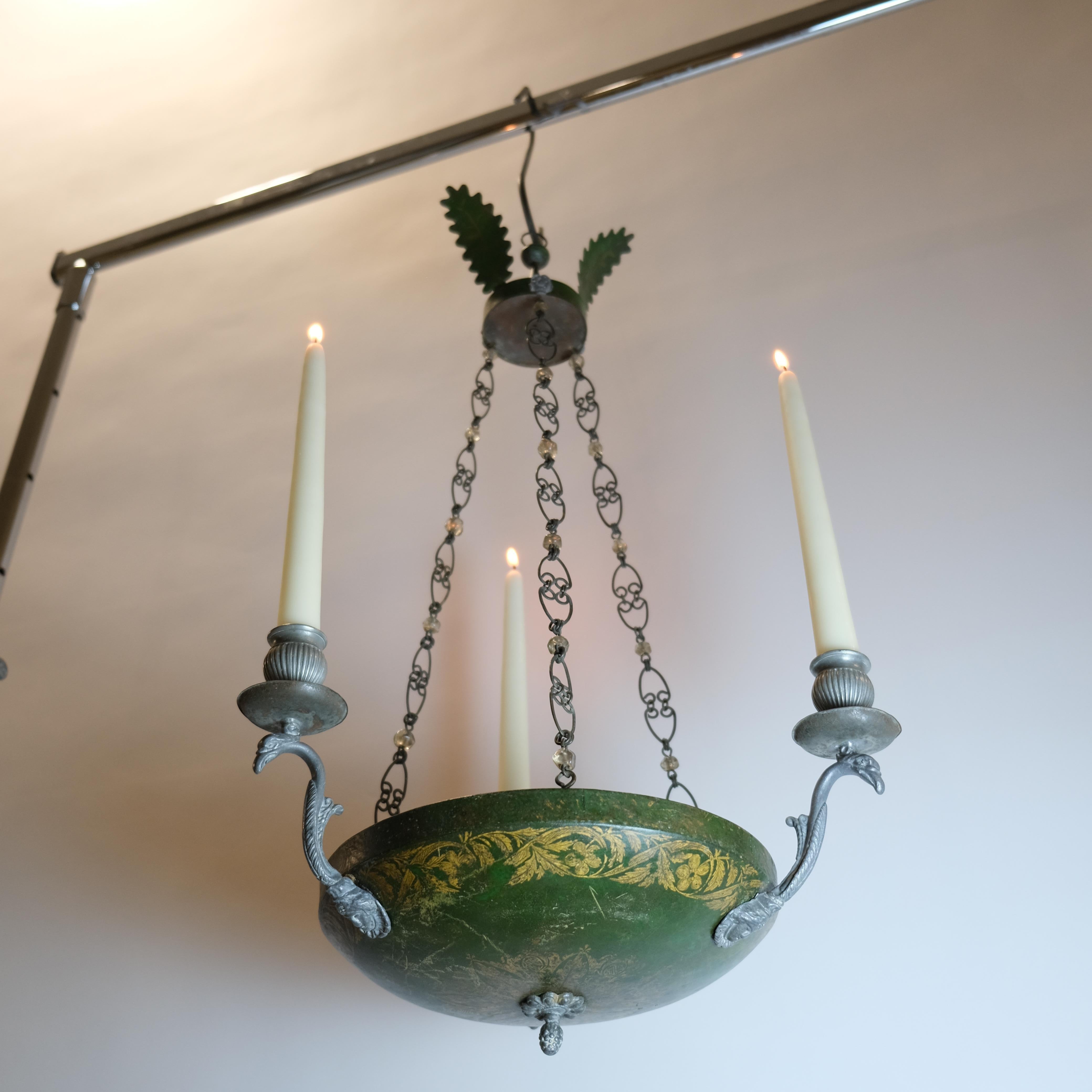 Dipinto a mano Piccolo lampadario antico svedese a 3 luci, inizio XIX sec.