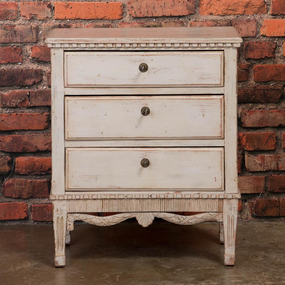 Small Antique Swedish Gustavian Chest of Drawers Painted White (Schwedisch)