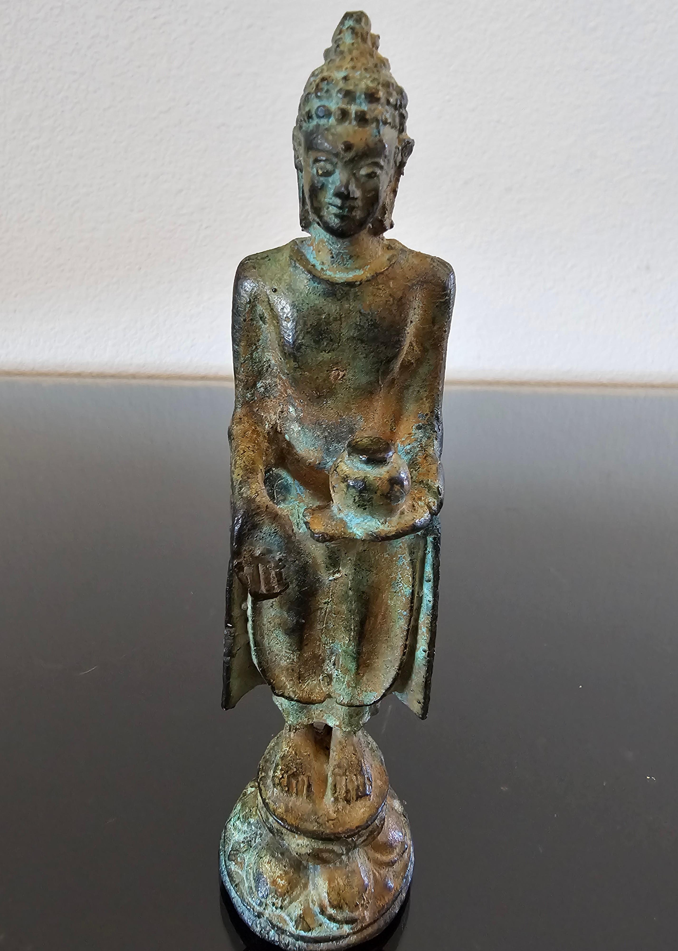 Antike thailändische Buddha-Figur aus Bronze aus der Ayutthaya-Periode, heilende Medizin, Buddha-Statue im Angebot 6