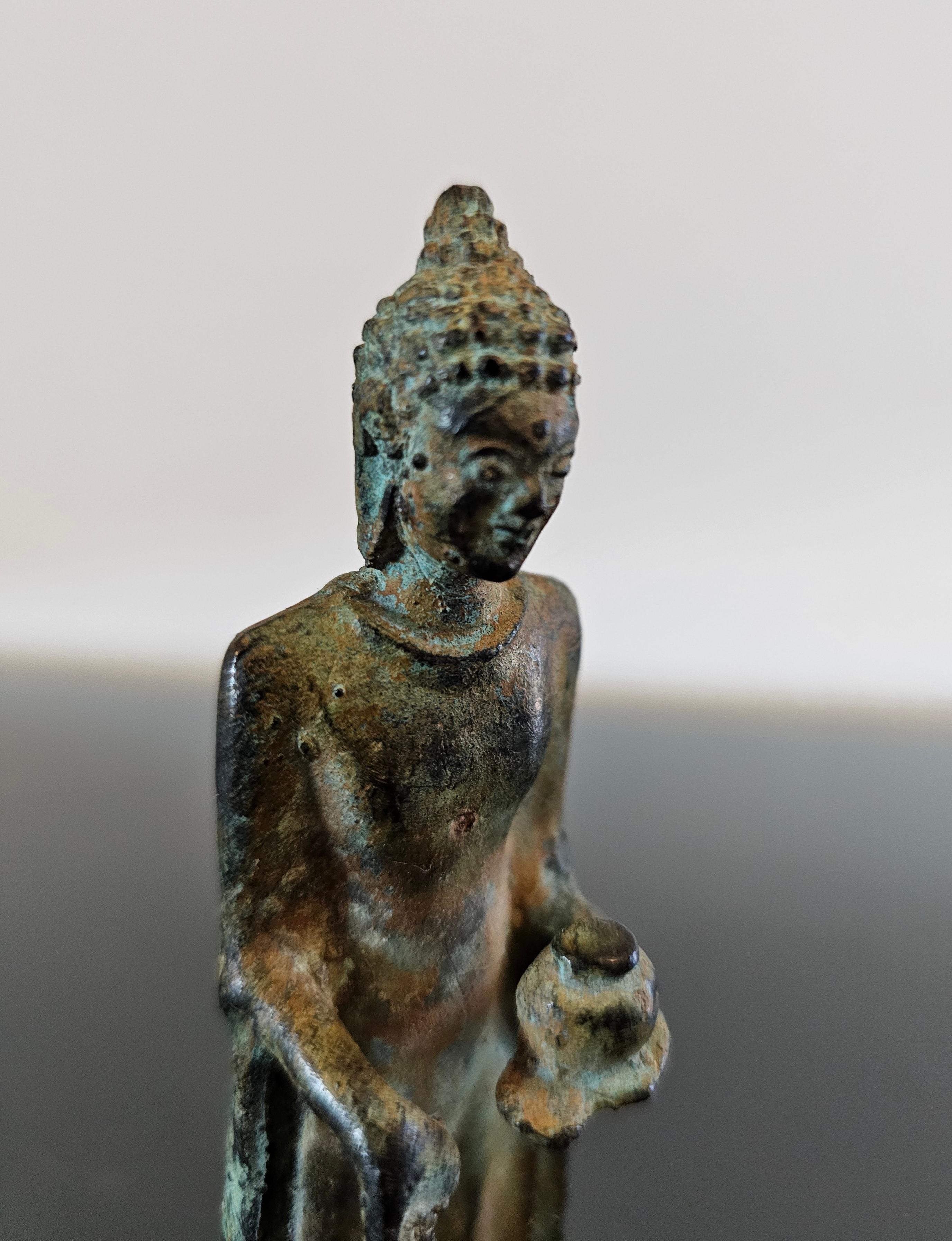 Antike thailändische Buddha-Figur aus Bronze aus der Ayutthaya-Periode, heilende Medizin, Buddha-Statue im Angebot 8