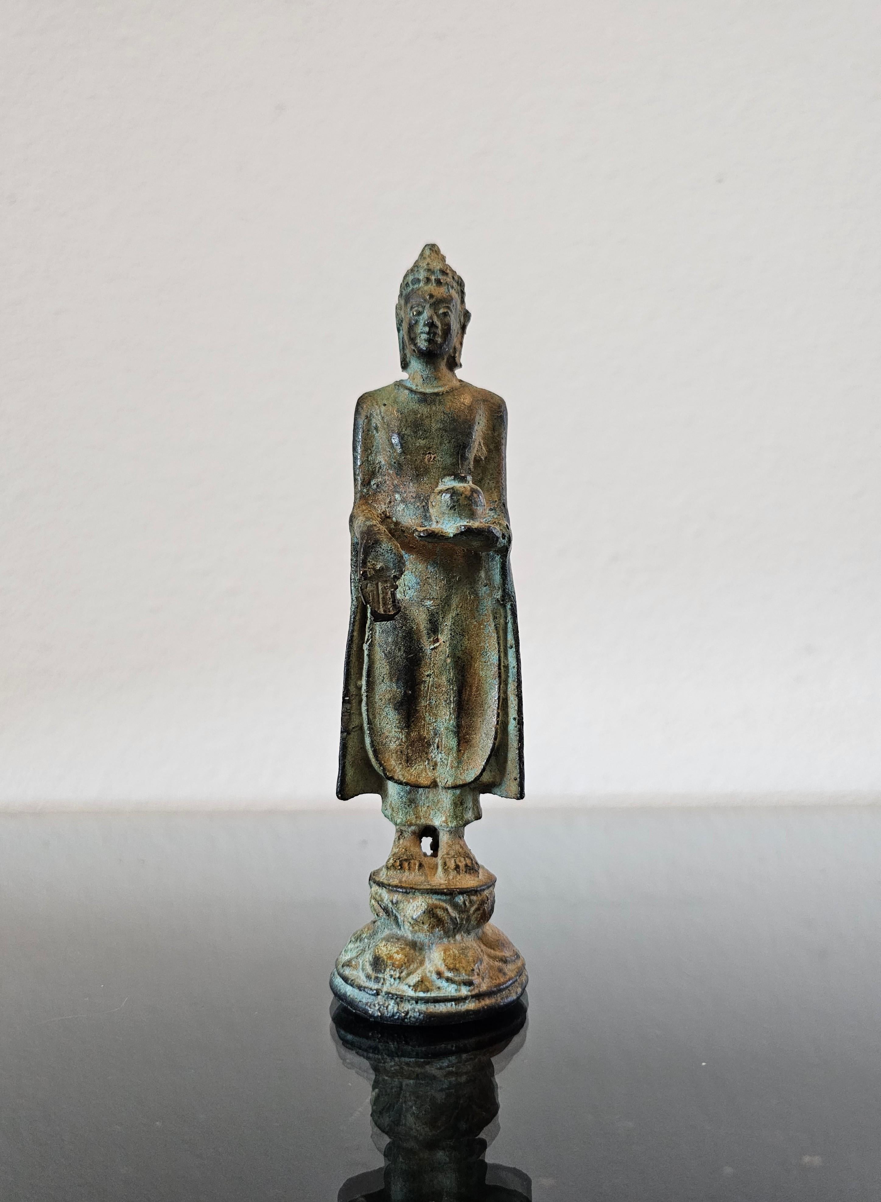 Antike thailändische Buddha-Figur aus Bronze aus der Ayutthaya-Periode, heilende Medizin, Buddha-Statue (Südostasiatisch) im Angebot