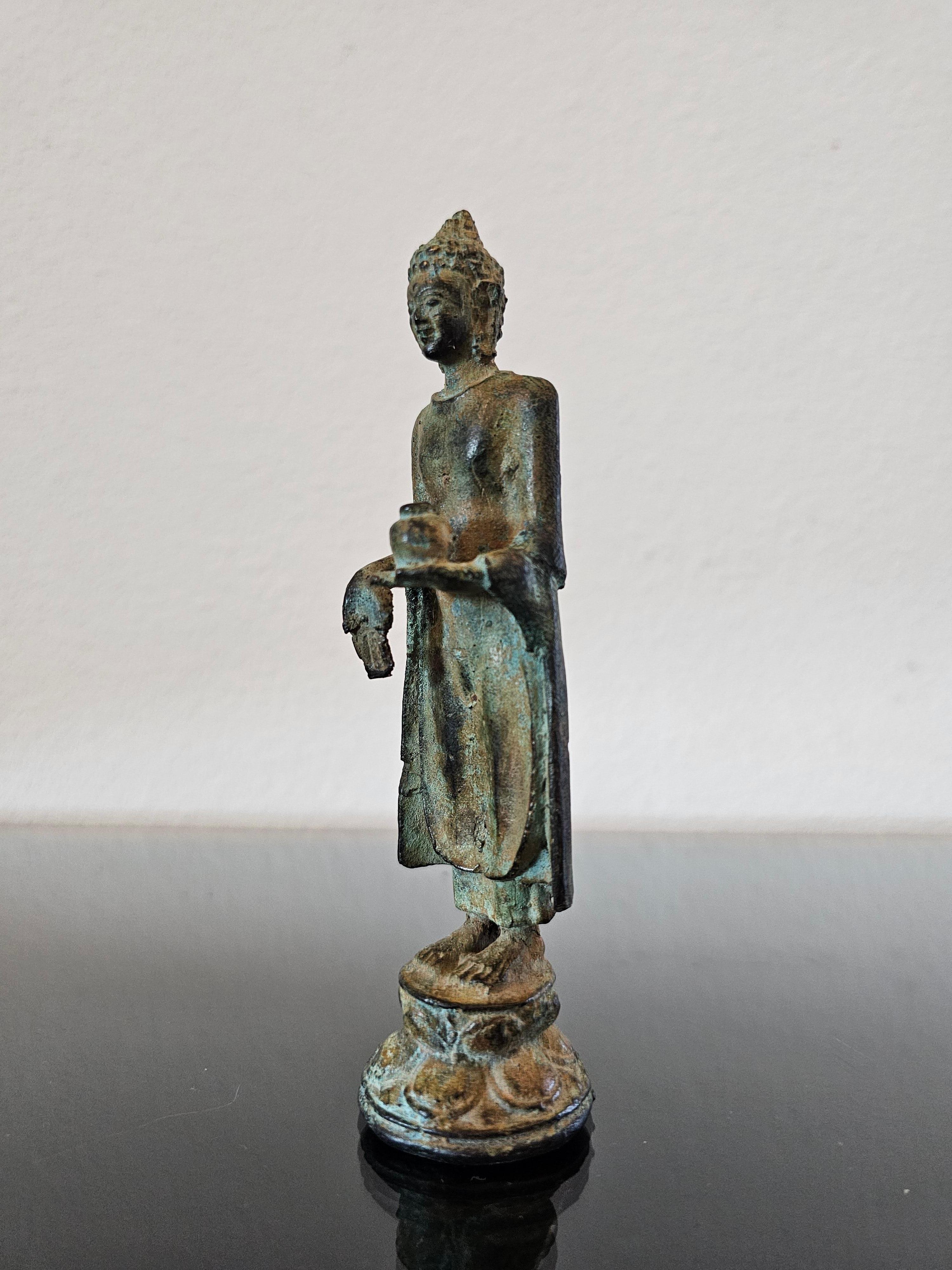 Antike thailändische Buddha-Figur aus Bronze aus der Ayutthaya-Periode, heilende Medizin, Buddha-Statue (Handgefertigt) im Angebot