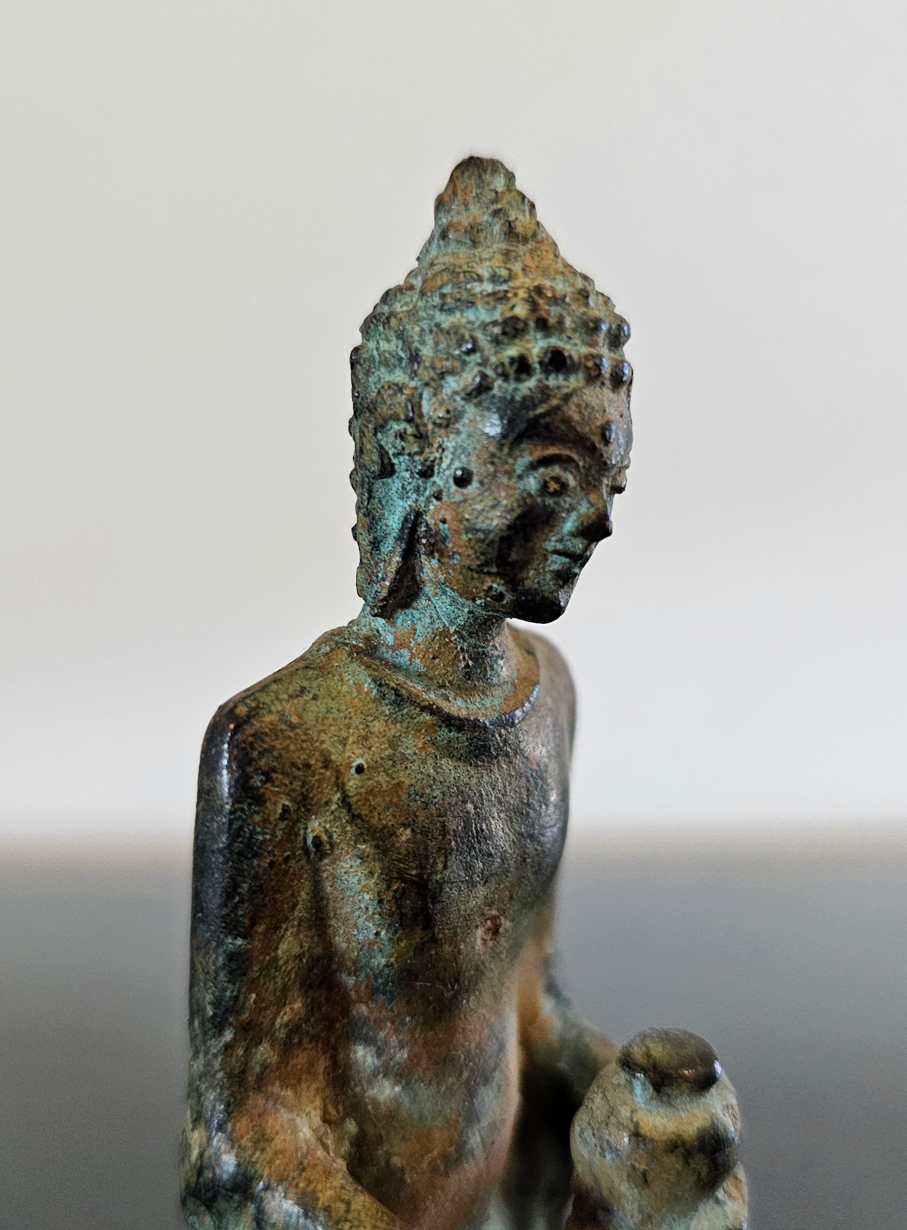 Antike thailändische Buddha-Figur aus Bronze aus der Ayutthaya-Periode, heilende Medizin, Buddha-Statue im Angebot 1