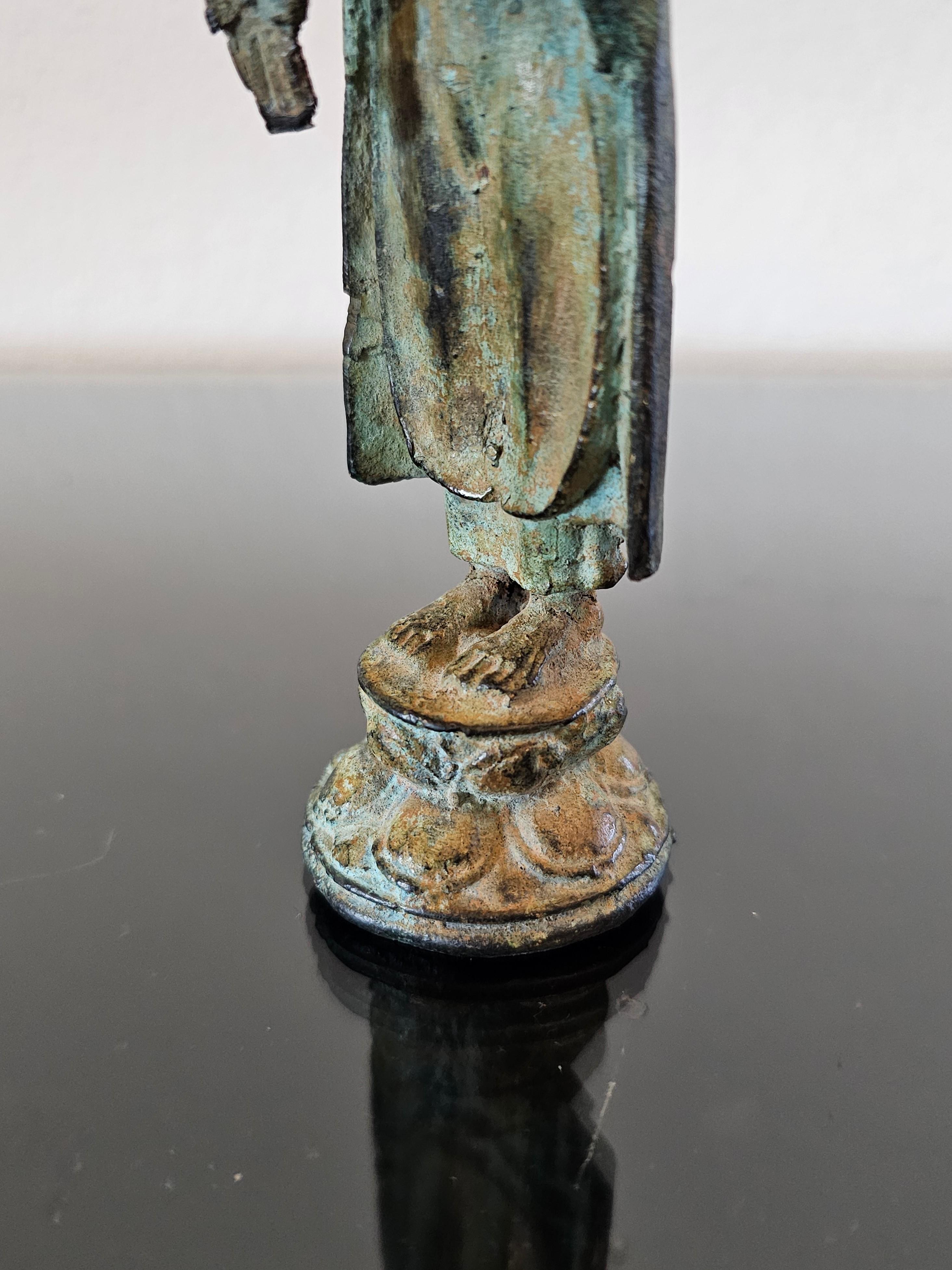 Antike thailändische Buddha-Figur aus Bronze aus der Ayutthaya-Periode, heilende Medizin, Buddha-Statue im Angebot 2