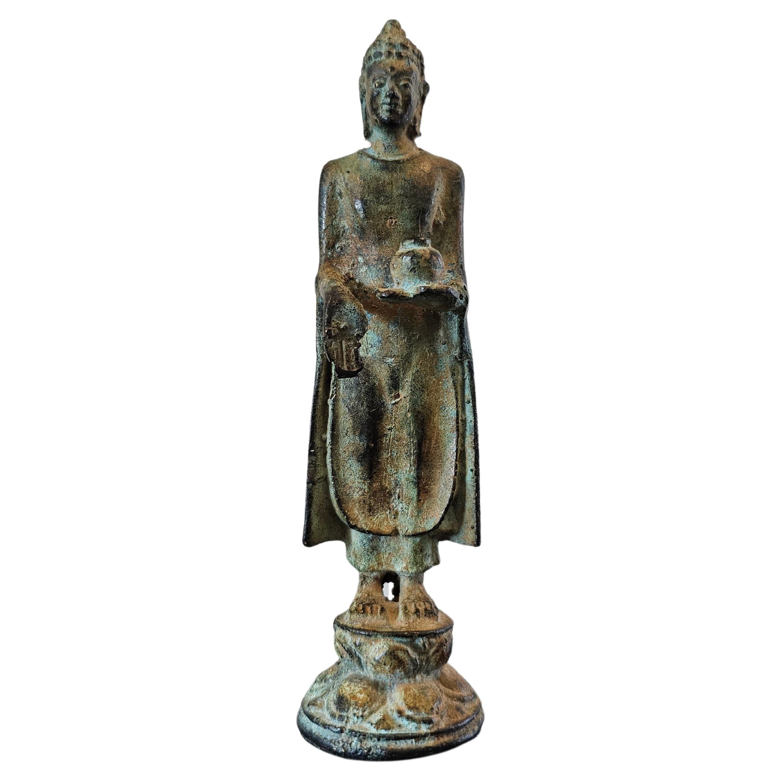 Pequeña estatua antigua tailandesa de Buda de bronce curador del periodo Ayutthaya