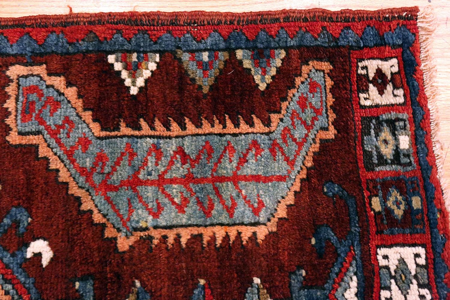 Small Antique Turkish Yastic Rug. Size: 2 ft 1 in x 3 ft 3 in (0.63 m x 0.99 m) In Good Condition In New York, NY