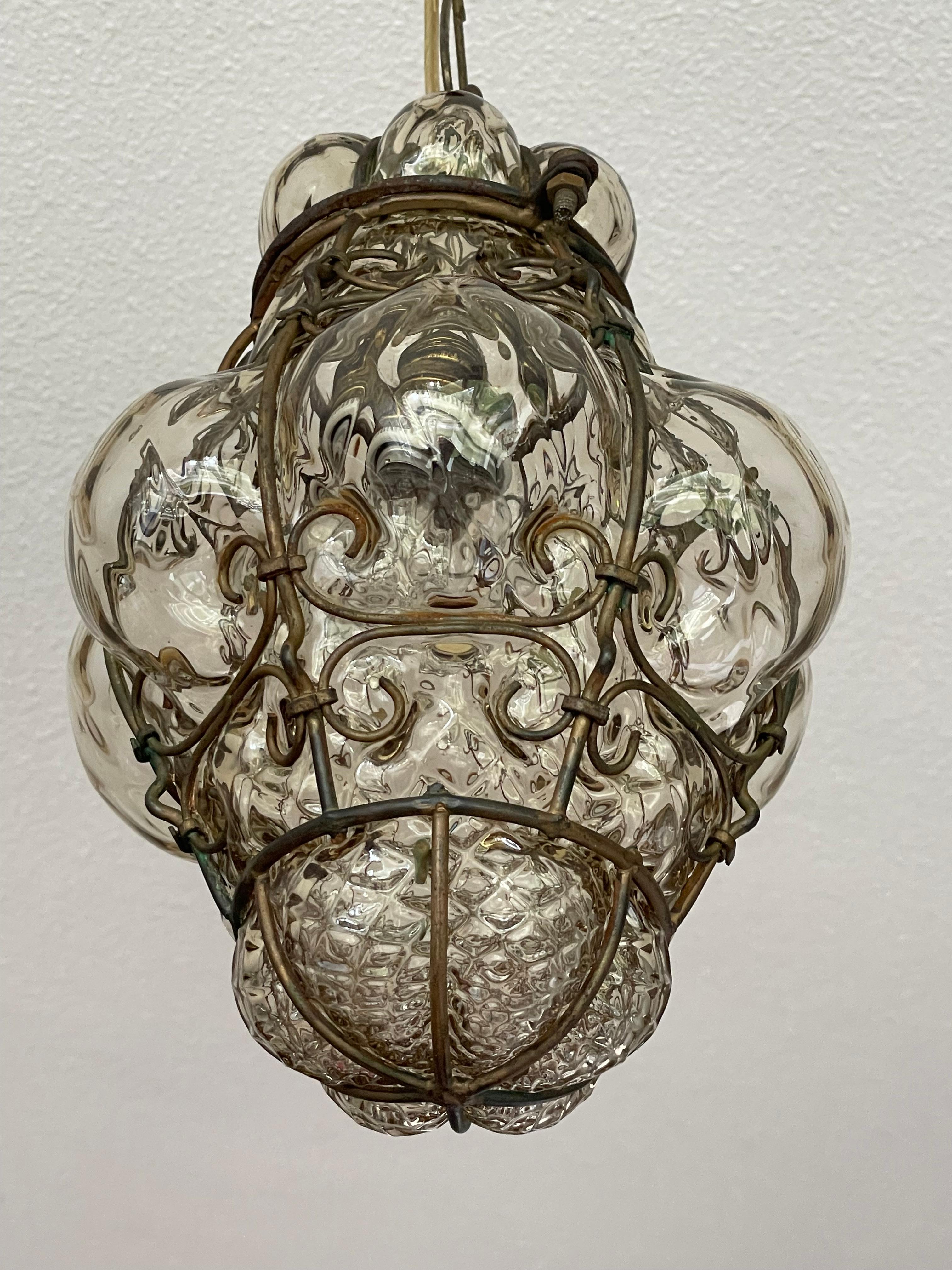 Antike venezianische Murano-Hängelampe, mundgeblasenes Glas in schmiedeeisernen Rahmen 9