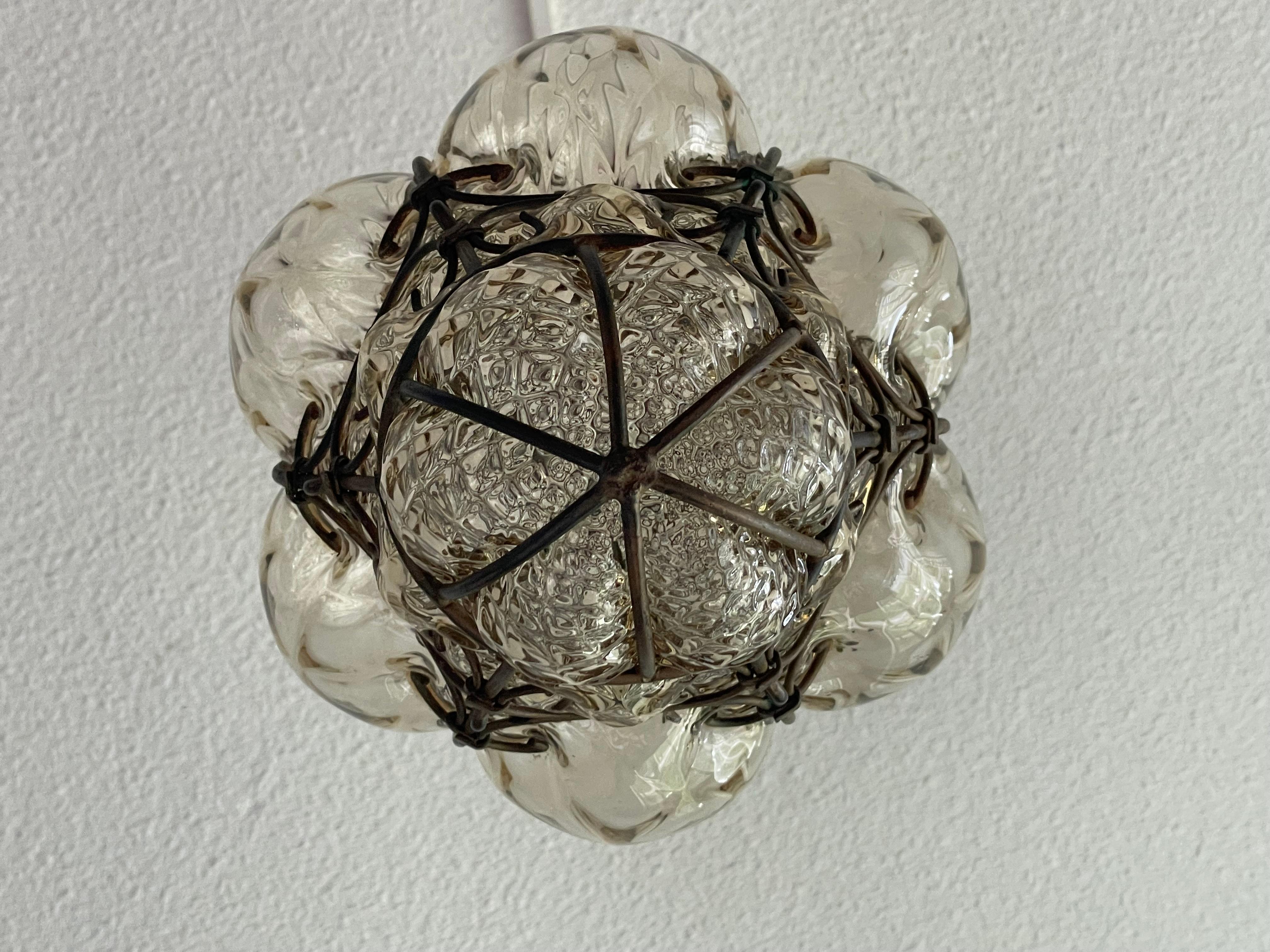 Antike venezianische Murano-Hängelampe, mundgeblasenes Glas in schmiedeeisernen Rahmen 1