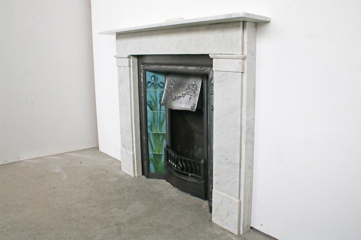 Small Antique Victorian Carrara Marble Fireplace Surround In Good Condition In Manchester, GB