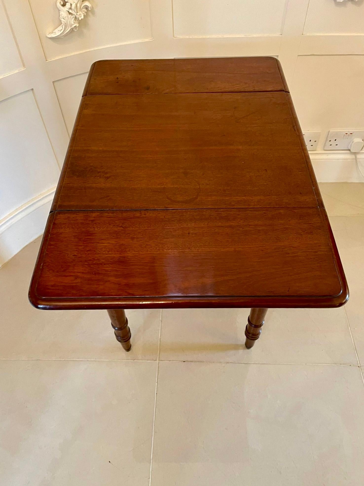Small Antique Victorian Quality Mahogany Table with Two Drop Leaves For Sale 1