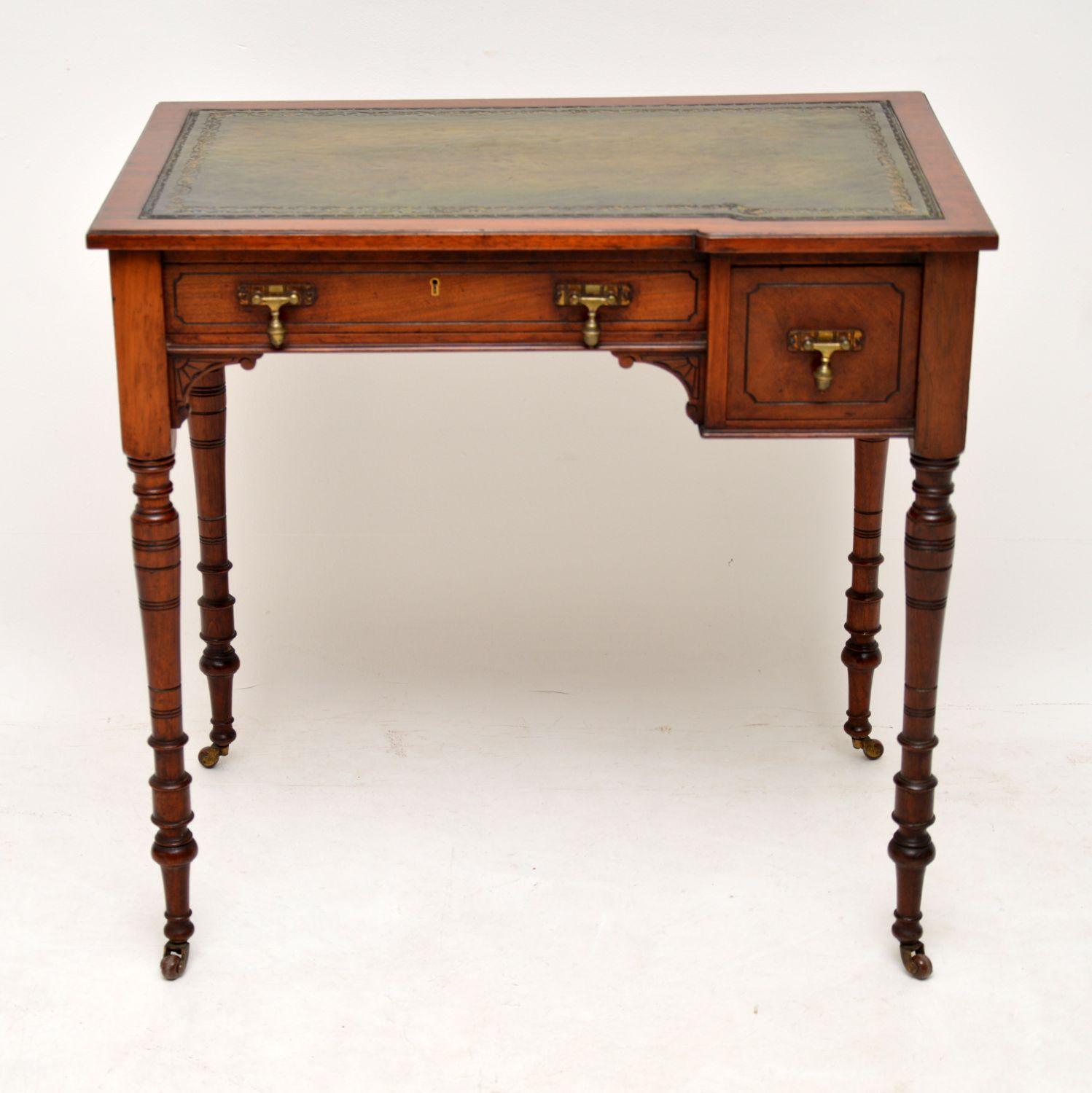 Fine quality small antique solid walnut desk in excellent original condition dating from circa 1880s period. The back is finished and polished, so it’s free standing. This desk has some wonderful features, including a beautifully fitted out right