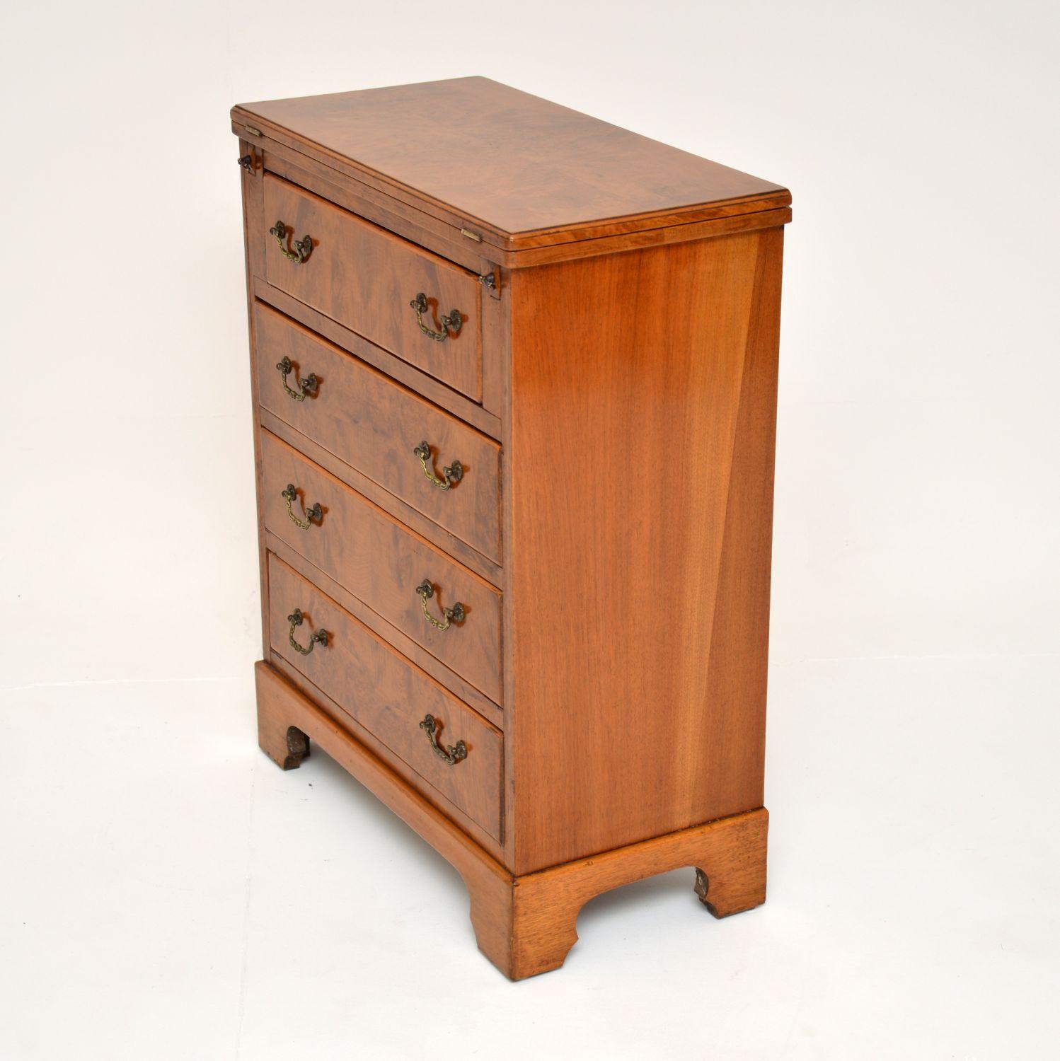 Small Antique Walnut Bachelors Chest of Drawers 6