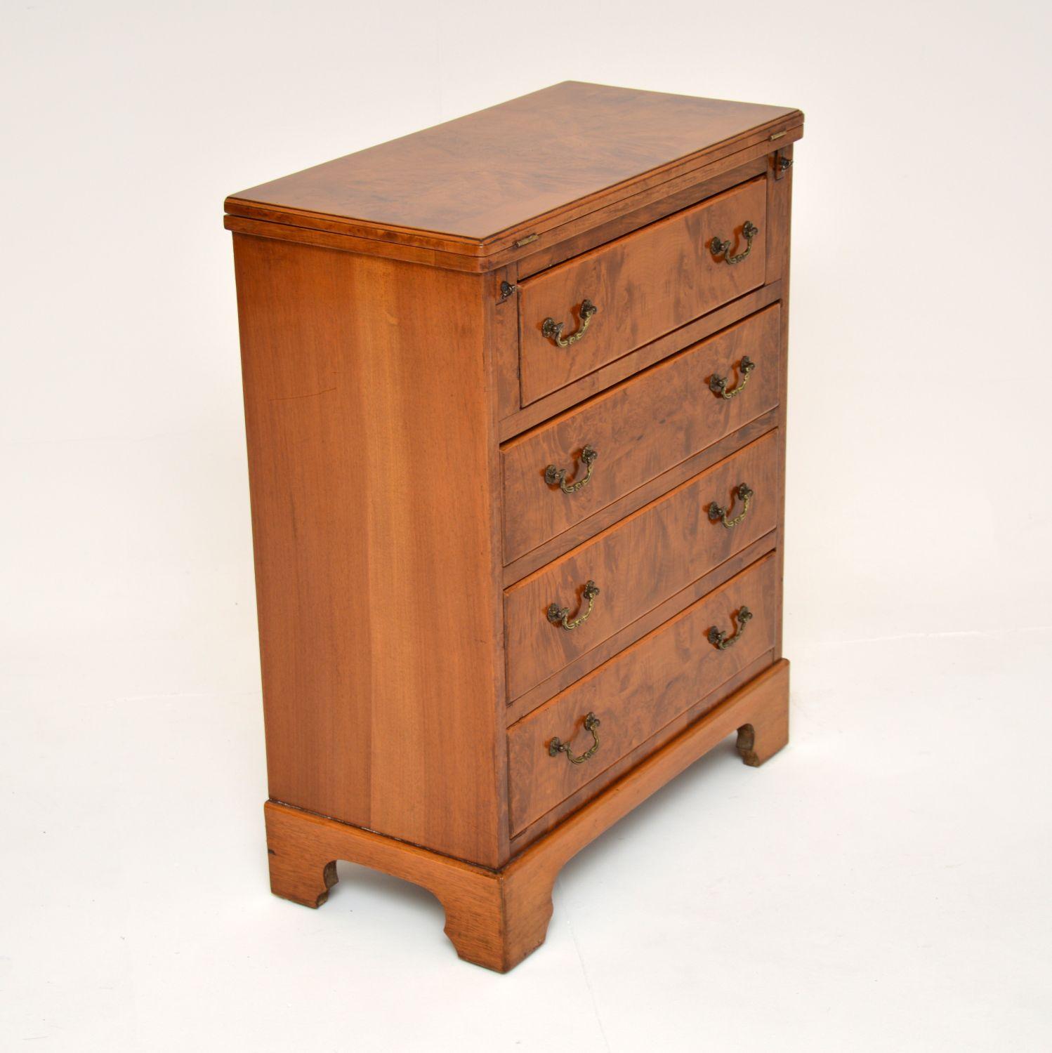 Small Antique Walnut Bachelors Chest of Drawers 7