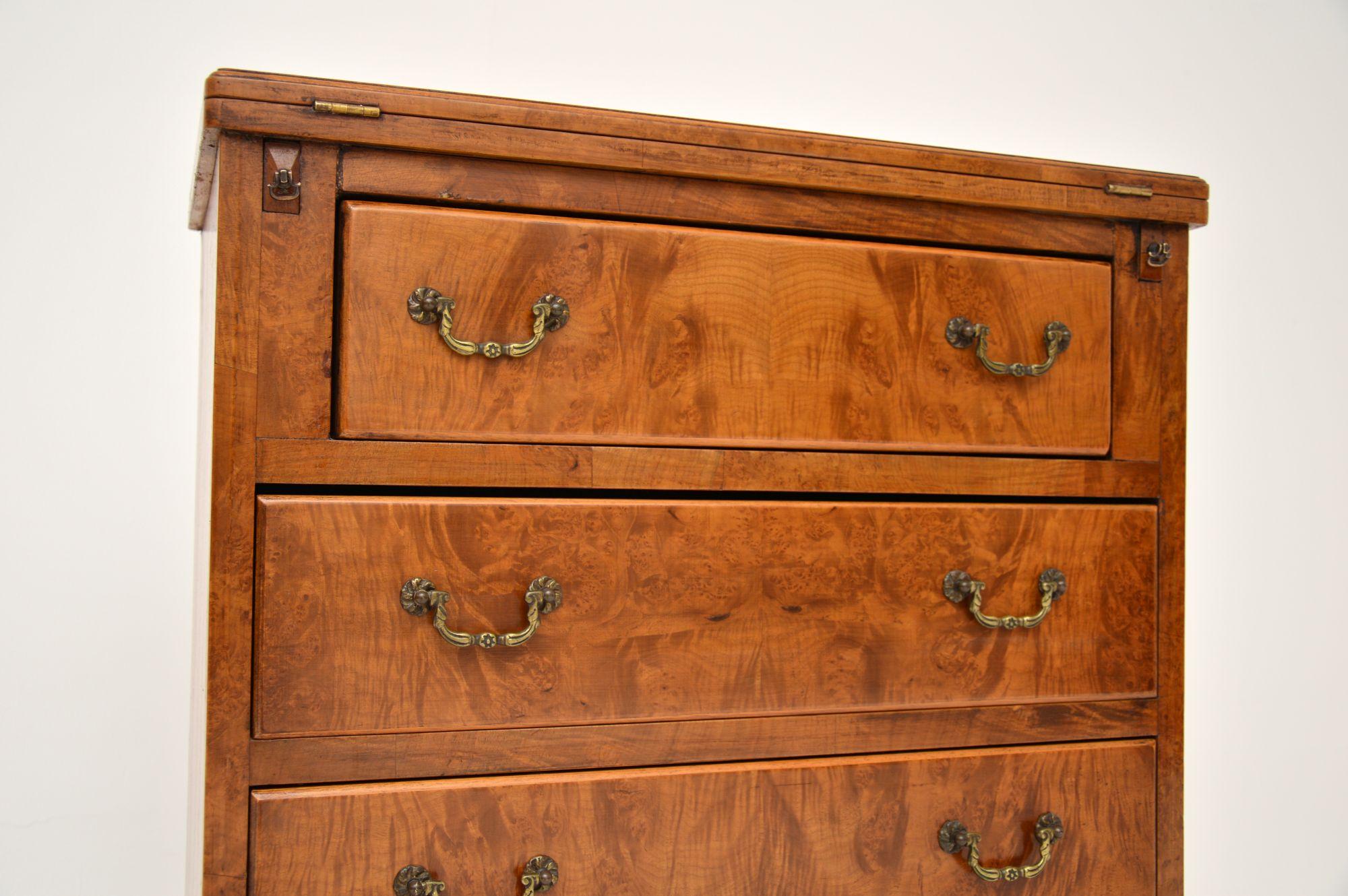 Small Antique Walnut Bachelors Chest of Drawers In Good Condition In London, GB