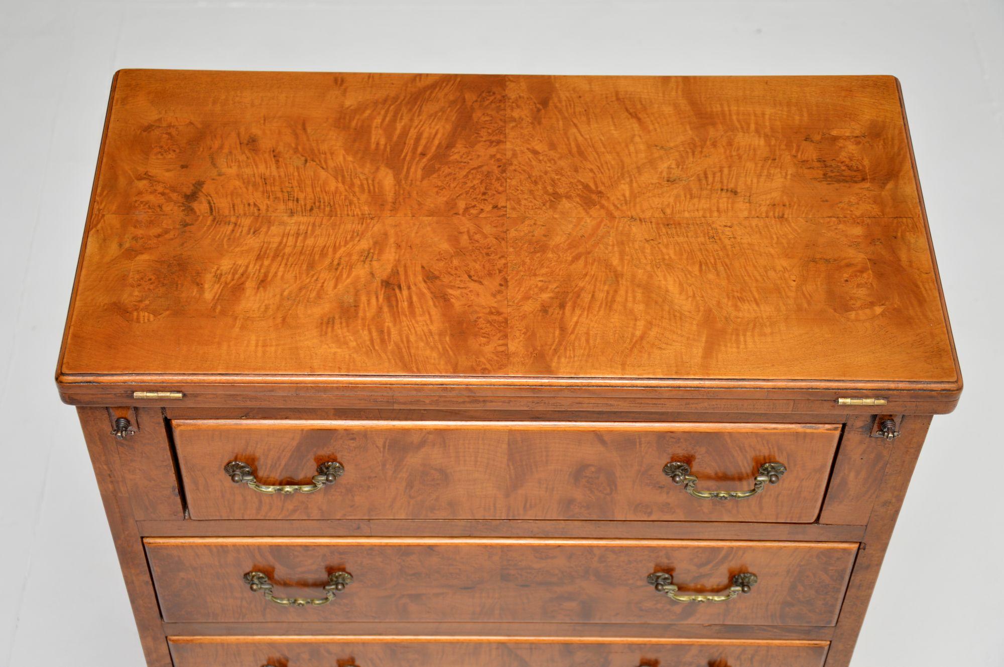 Small Antique Walnut Bachelors Chest of Drawers 1