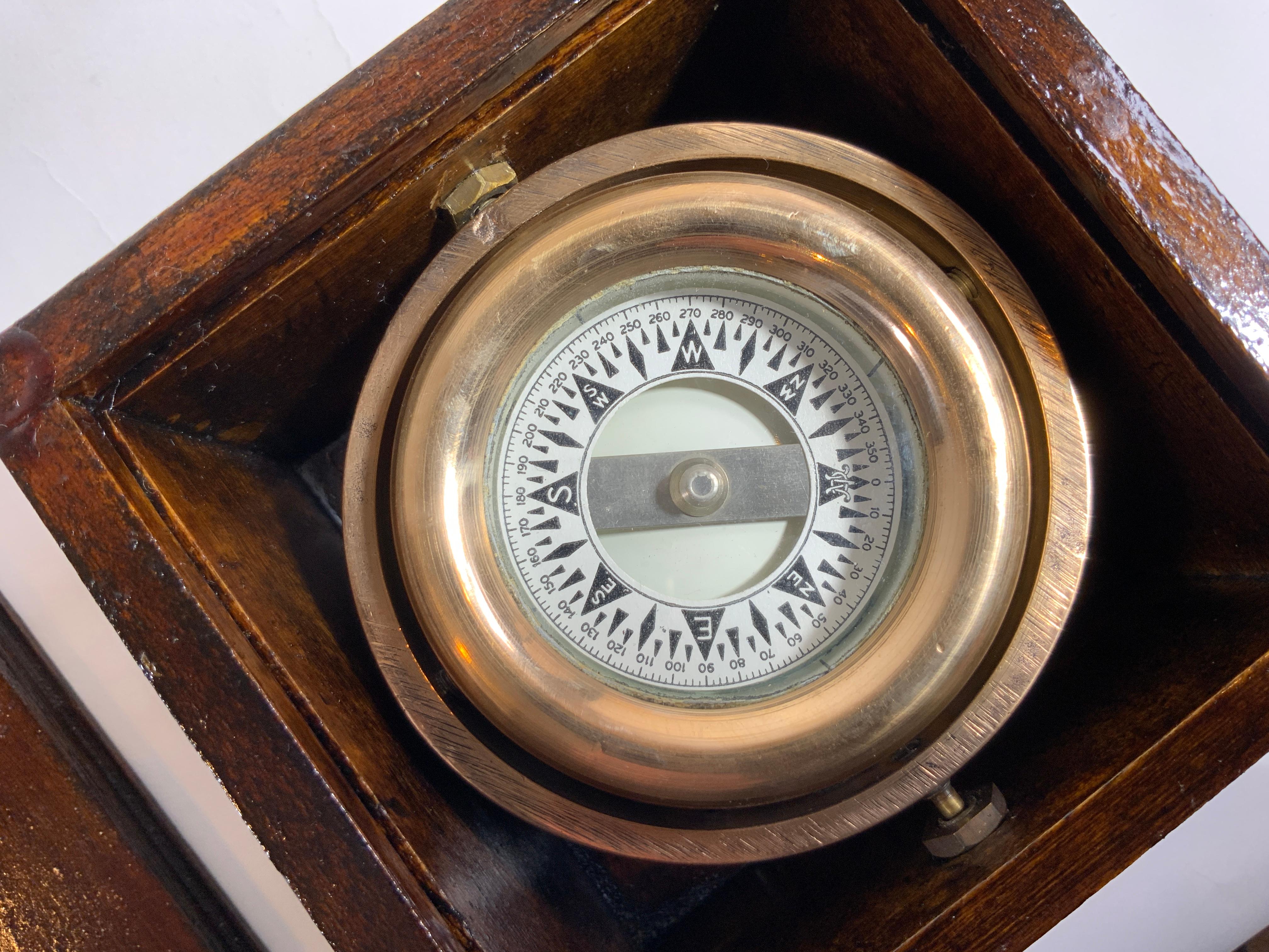 Small Antique Wilcox Crittenden Boat Compass In Good Condition In Norwell, MA