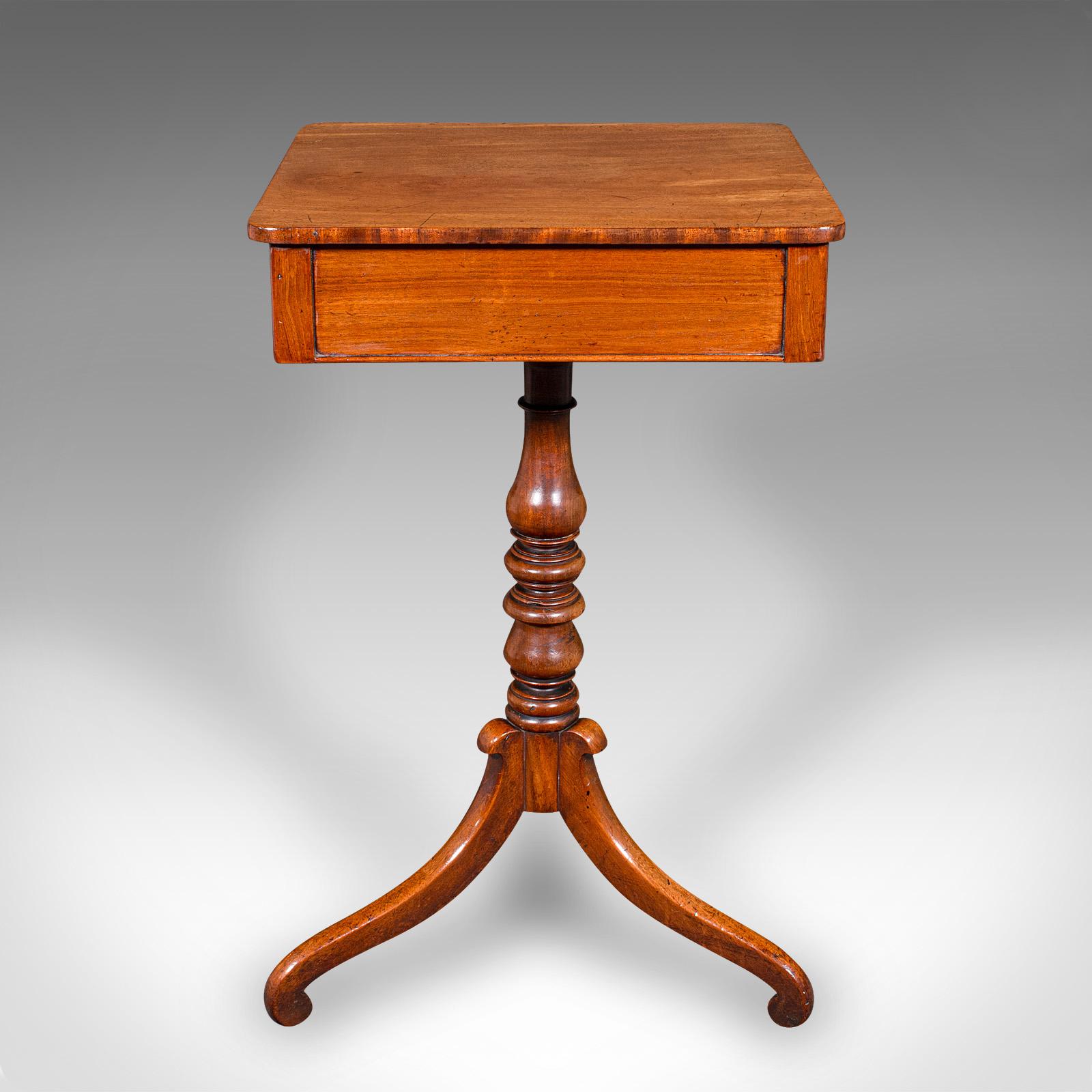 British Small Antique Wine Table, English, Side, Occasional, Lamp, Regency, Circa 1820 For Sale