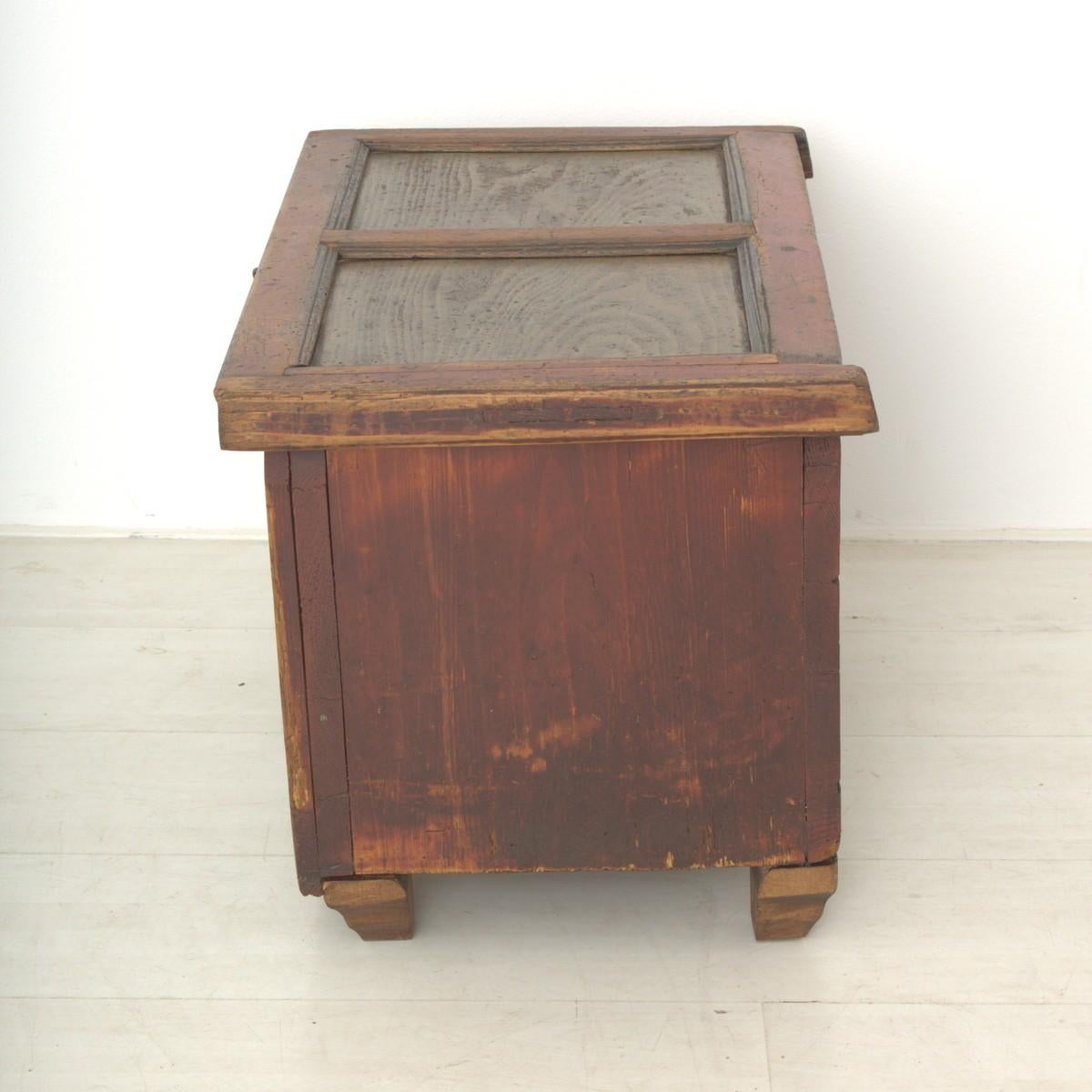 Small Antique Wood Trunk, circa 1880 In Good Condition In Freiburg, DE