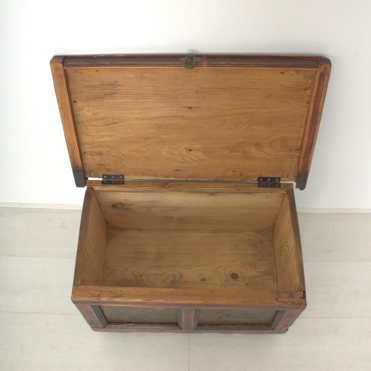 Small Antique Wood Trunk, circa 1880 1