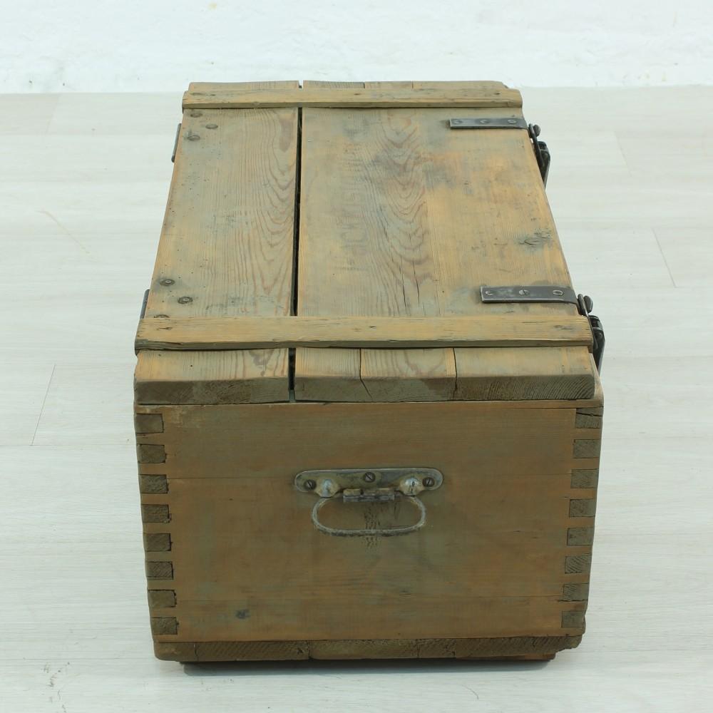 Small Antique Wooden Trunk, circa 1900 In Good Condition In Freiburg, DE