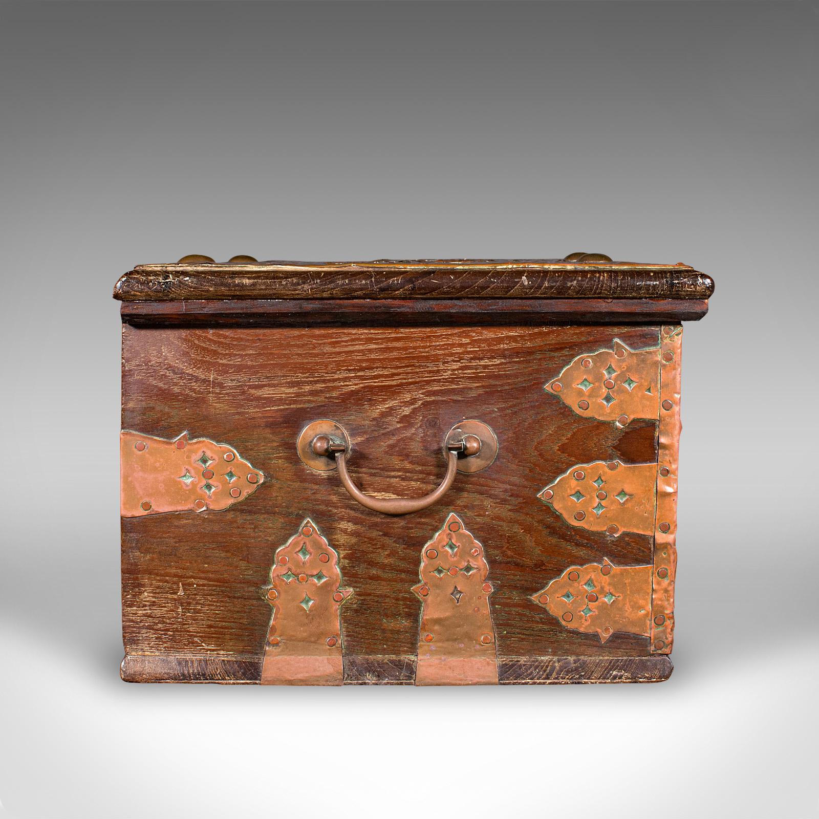 Small Antique Zanzibar Chest, East African Teak, Brass, Travel Trunk, Victorian Zanzibarí en venta