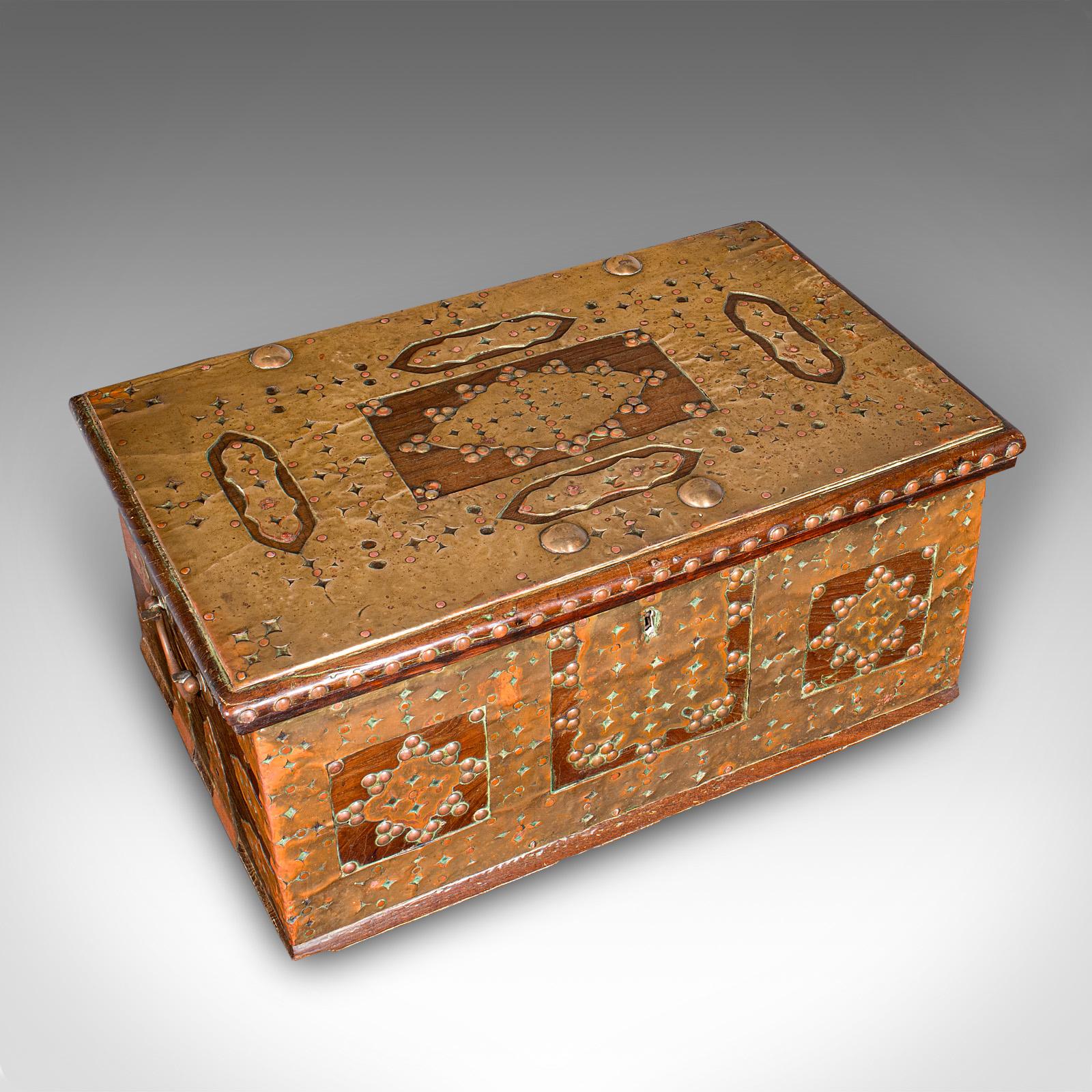 Small Antique Zanzibar Chest, East African Teak, Brass, Travel Trunk, Victorian Latón en venta