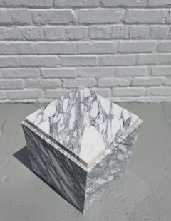 Kleiner Arabescato Weißer Marmor Würfel Endtisch