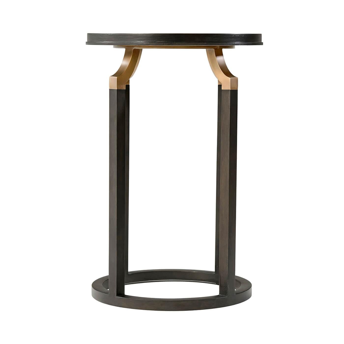 Vietnamien Petite table d'appoint Art déco en vente