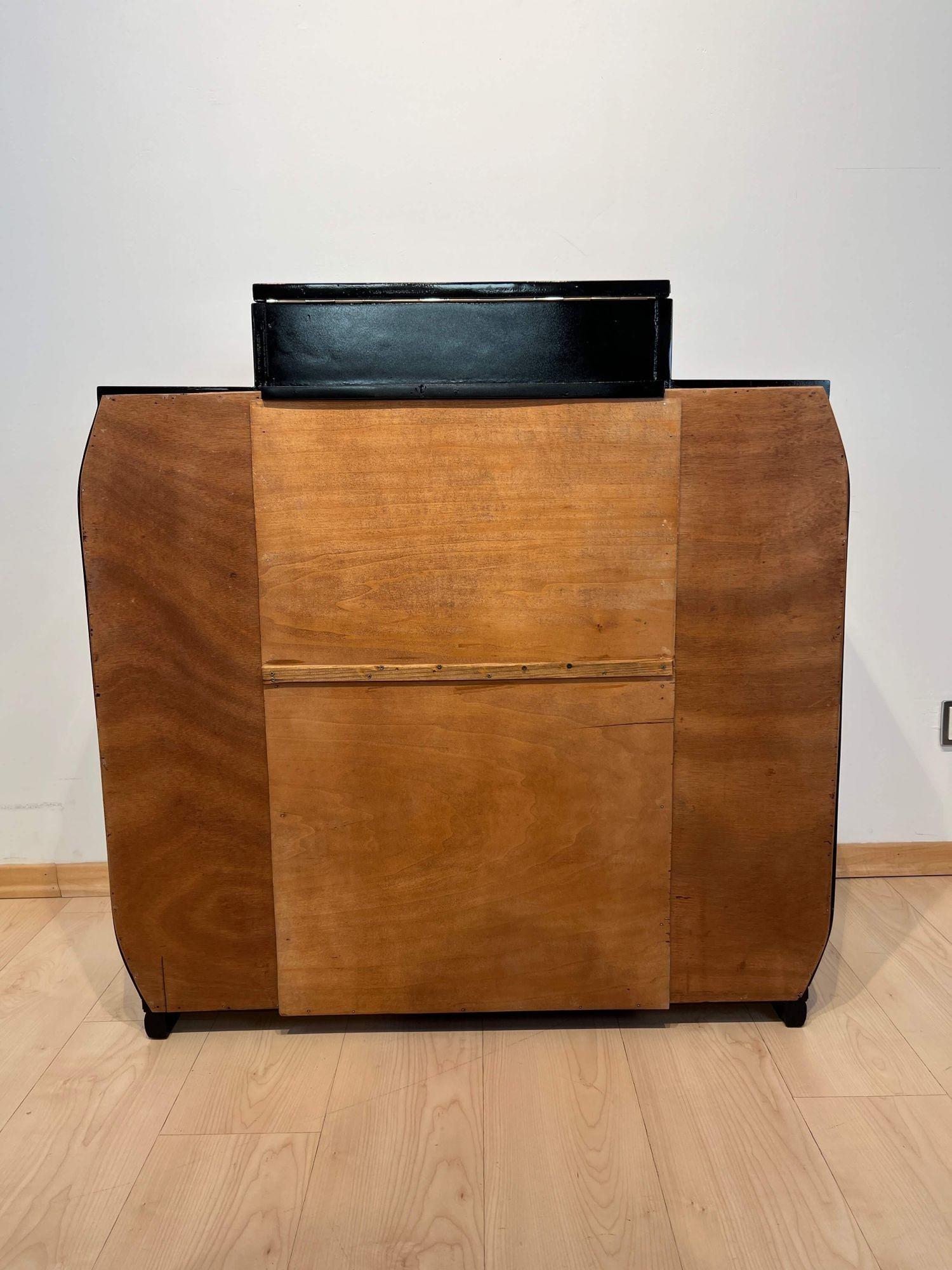 Small Art Deco Bar Cabinet, Black Lacquer, Nickel, Walnut, France circa 1930 10