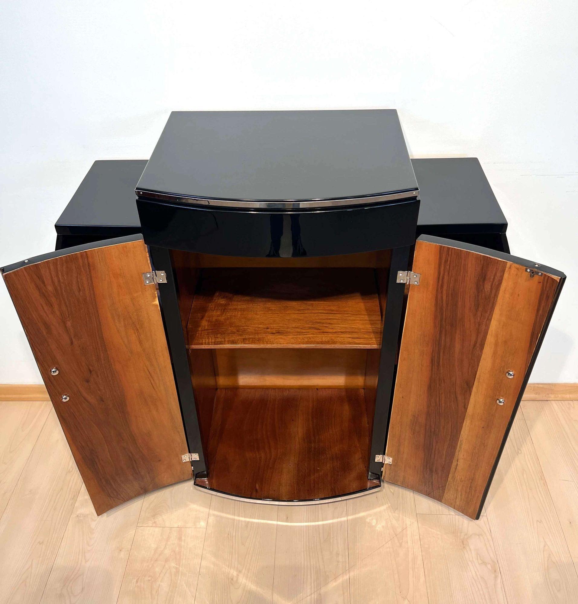 Small Art Deco Bar Cabinet, Black Lacquer, Nickel, Walnut, France circa 1930 In Good Condition In Regensburg, DE