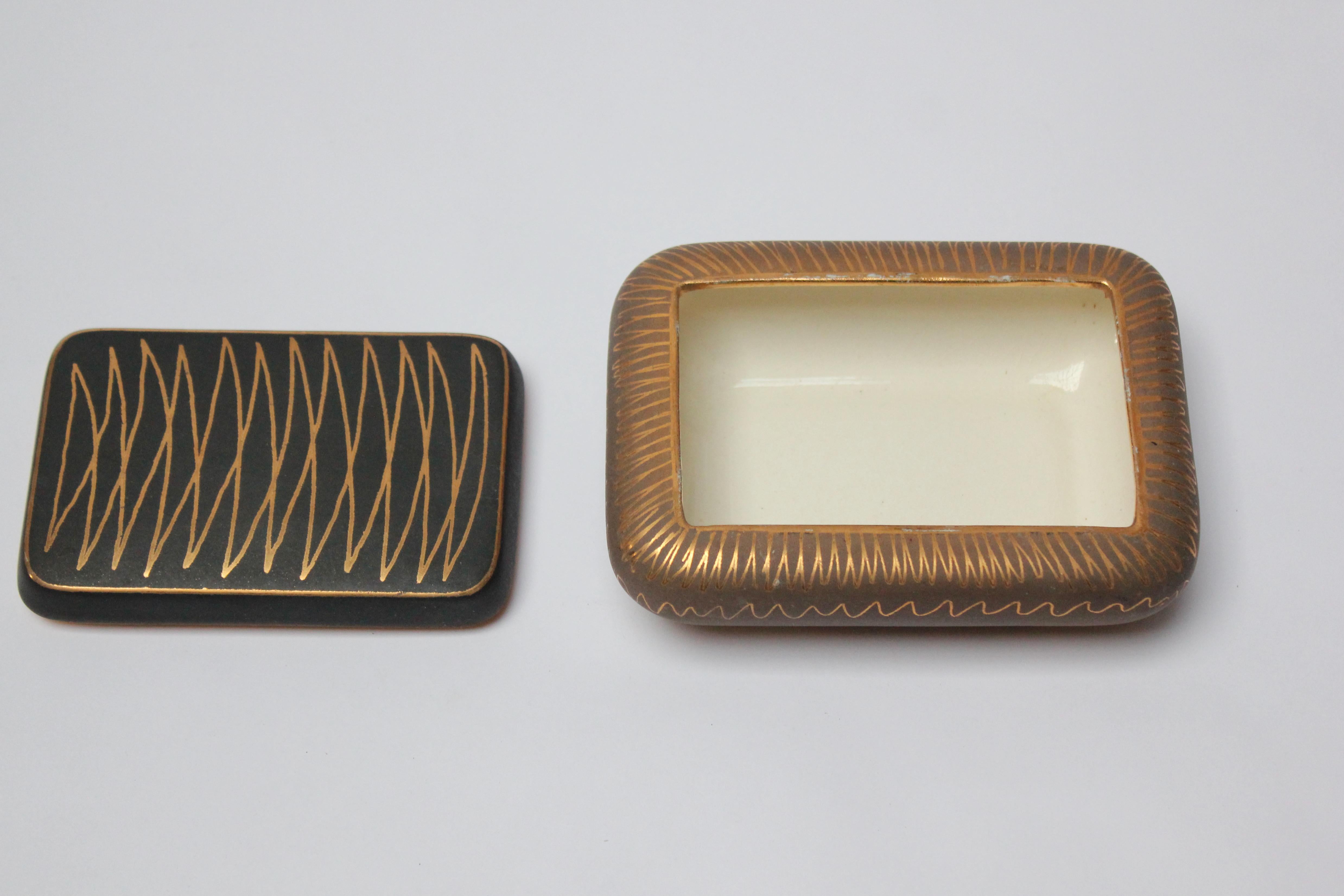 Small Art Deco Black and Gold Ceramic Decorative Lidded Box by Waylande Gregory In Good Condition In Brooklyn, NY