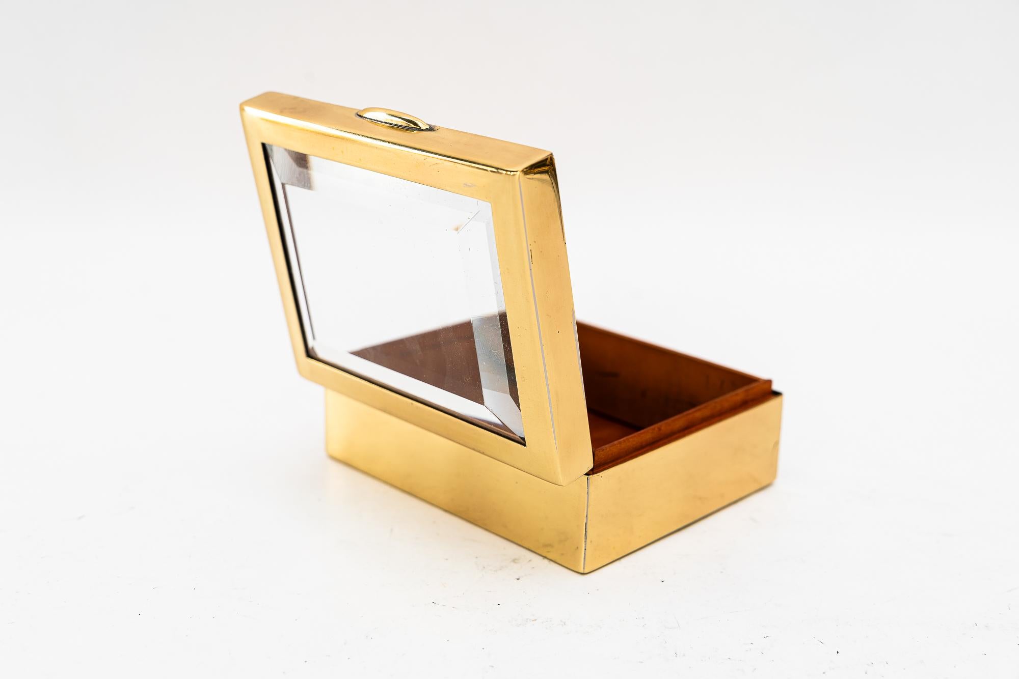 Petite boîte Art Déco en laiton et verre taillé vienne vers 1920 en vente 2