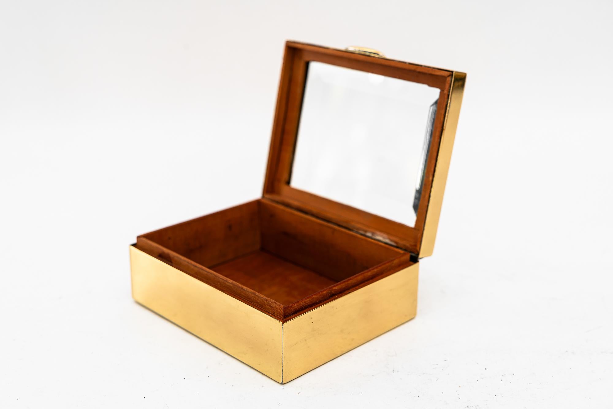 Laiton Petite boîte Art Déco en laiton et verre taillé vienne vers 1920 en vente