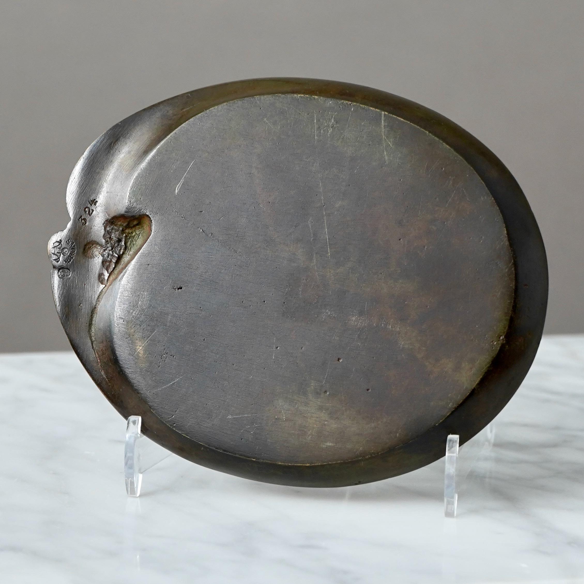 Calco Piccolo piatto in bronzo Art Deco di GAB Guldsmedsaktiebolaget, Svezia, anni '30 in vendita