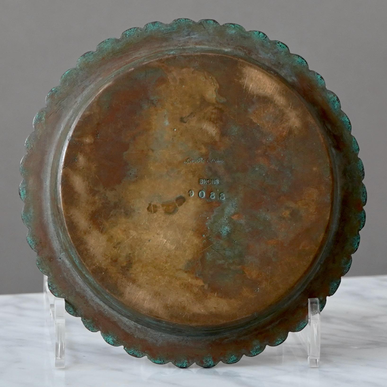Calco Piccolo piatto in bronzo Art Déco di Sune Backstrom, Svezia, anni '20 in vendita