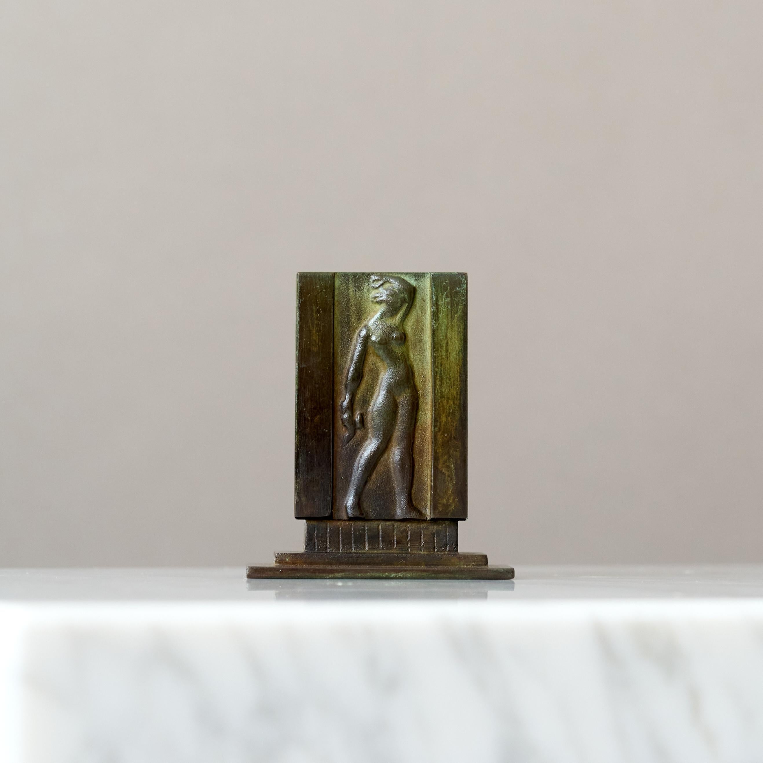 Svedese Piccola scultura in bronzo Art Deco / Porta fiammiferi di GAB, Svezia, anni '30. in vendita