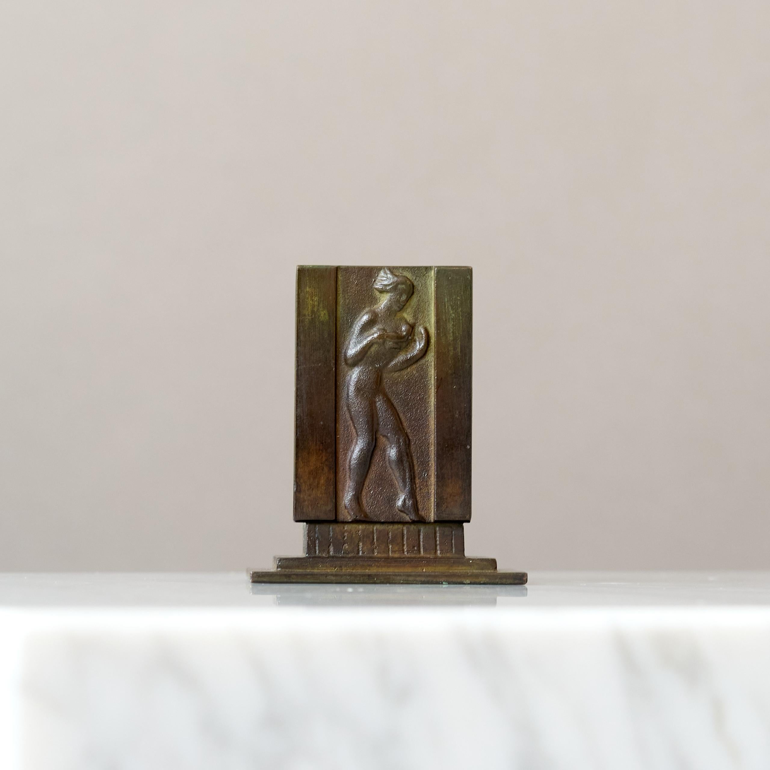 Bronzo Piccola scultura in bronzo Art Deco / Porta fiammiferi di GAB, Svezia, anni '30. in vendita