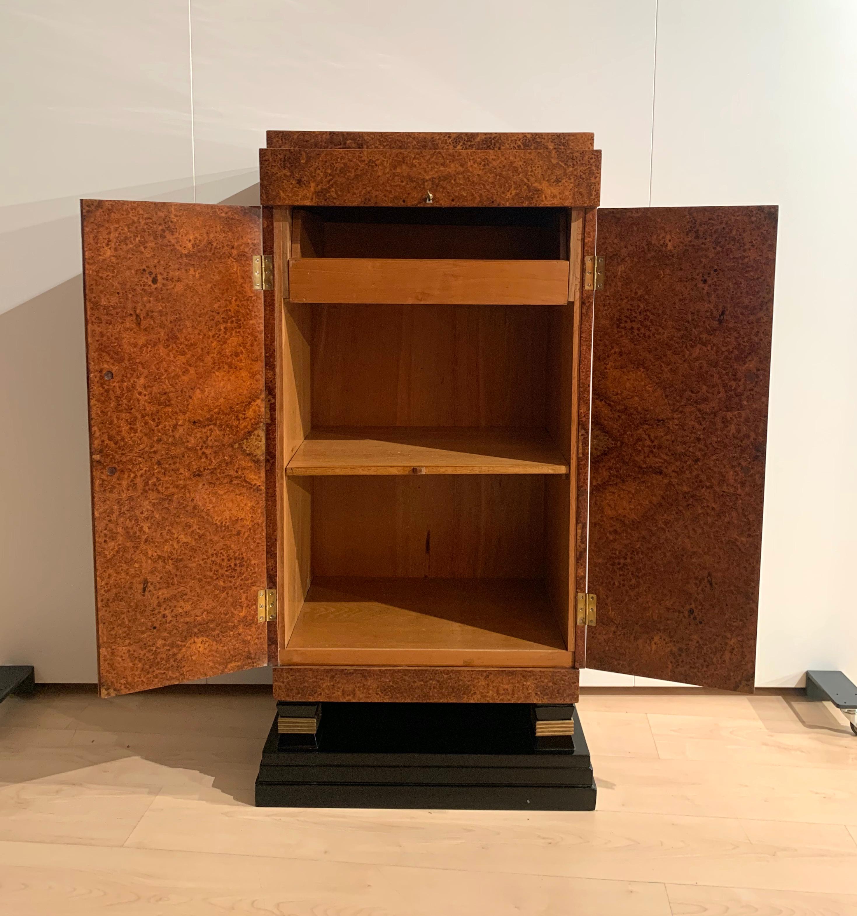 Small Art Deco Cabinet, Amboyna Roots, Leather and Brass, France, circa 1930 In Good Condition In Regensburg, DE