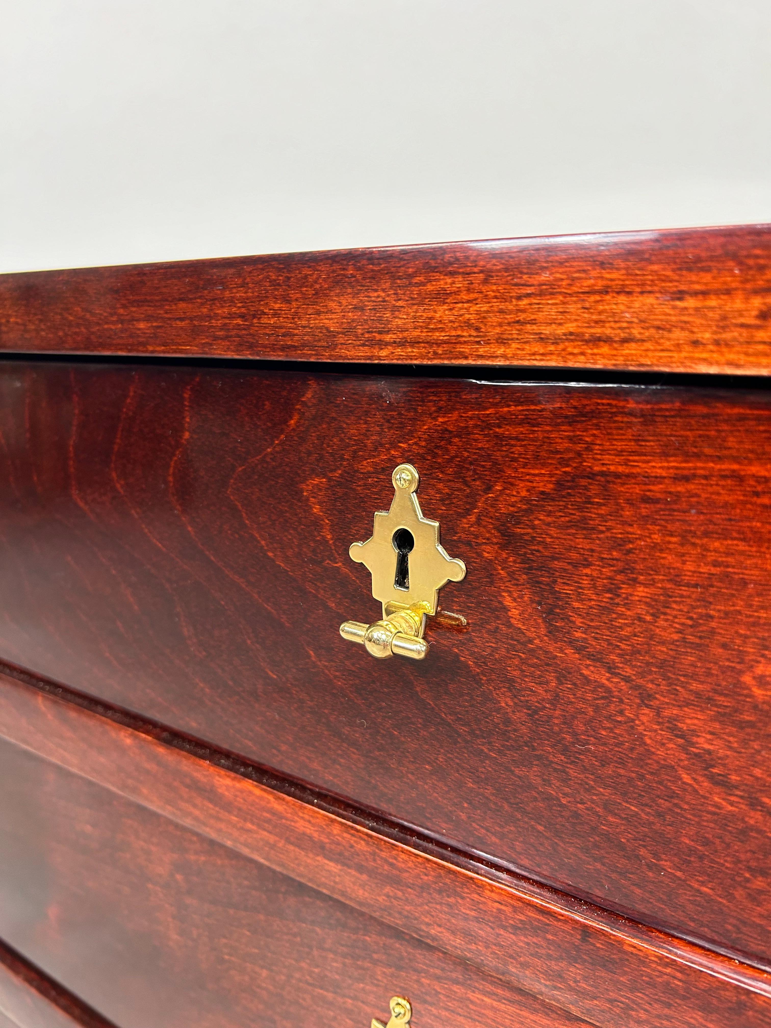Legno Piccolo armadio art déco attribuito a Lajos Kozma in vendita