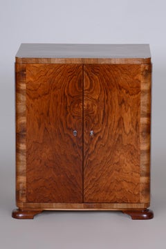 Petit meuble de rangement Art Déco fabriqué en Tchèque dans les années 1920, restauré