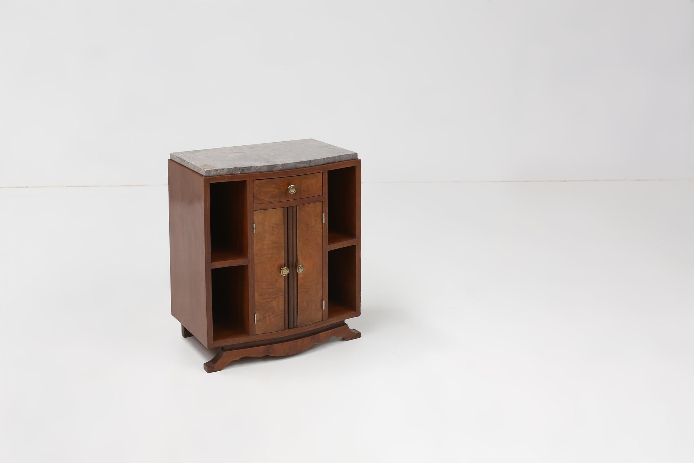 Pequeño armario Art Decó con tapa de mármol, Francia ca. 1930 Mármol en venta