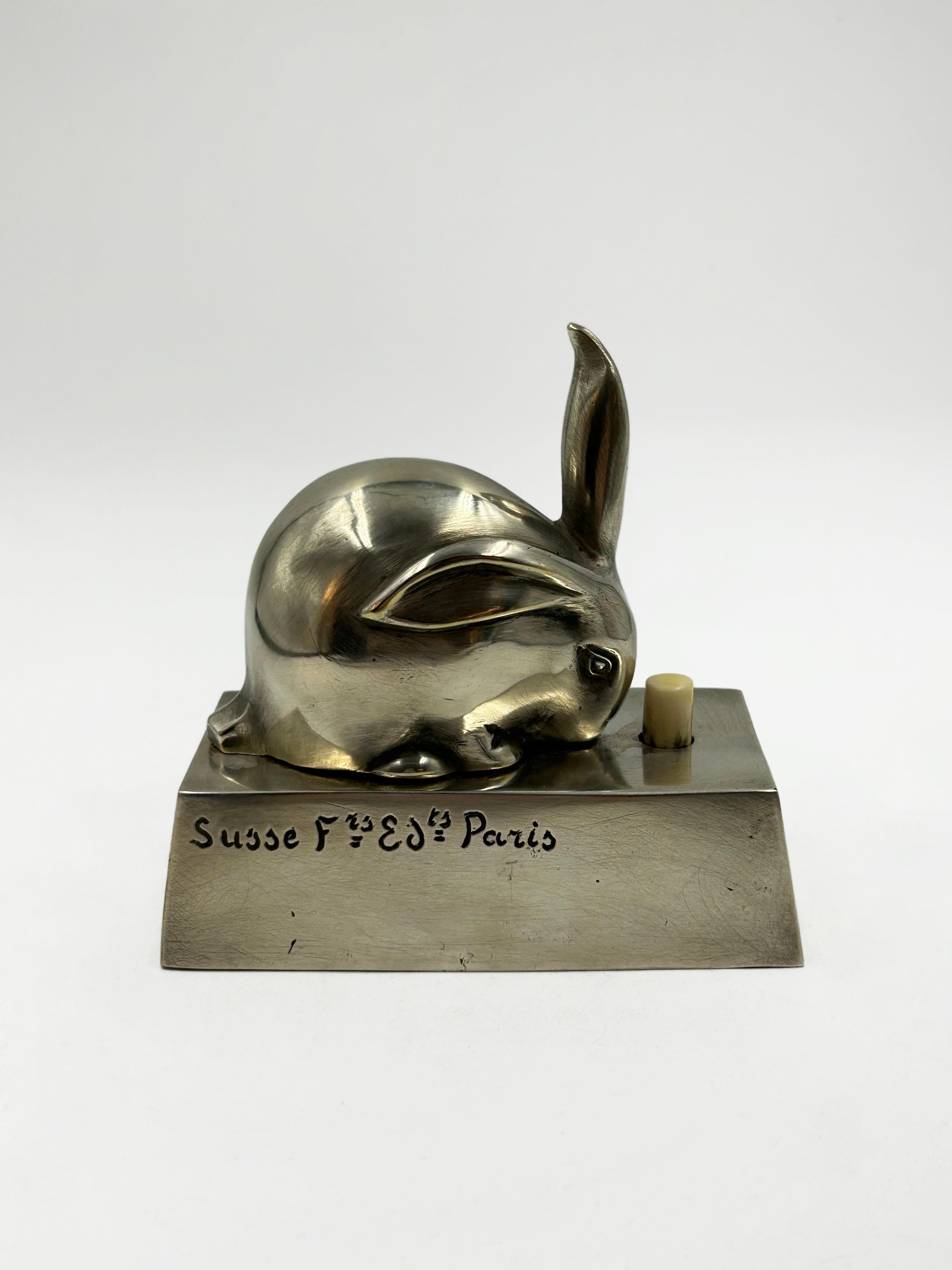 Kleine antike Art Deco Türklingel, versilberte Bronze, Kaninchen, signiert von Edouard-Marcel Sandoz
Schöne Art-Déco-Tischklingel, bekannt als 