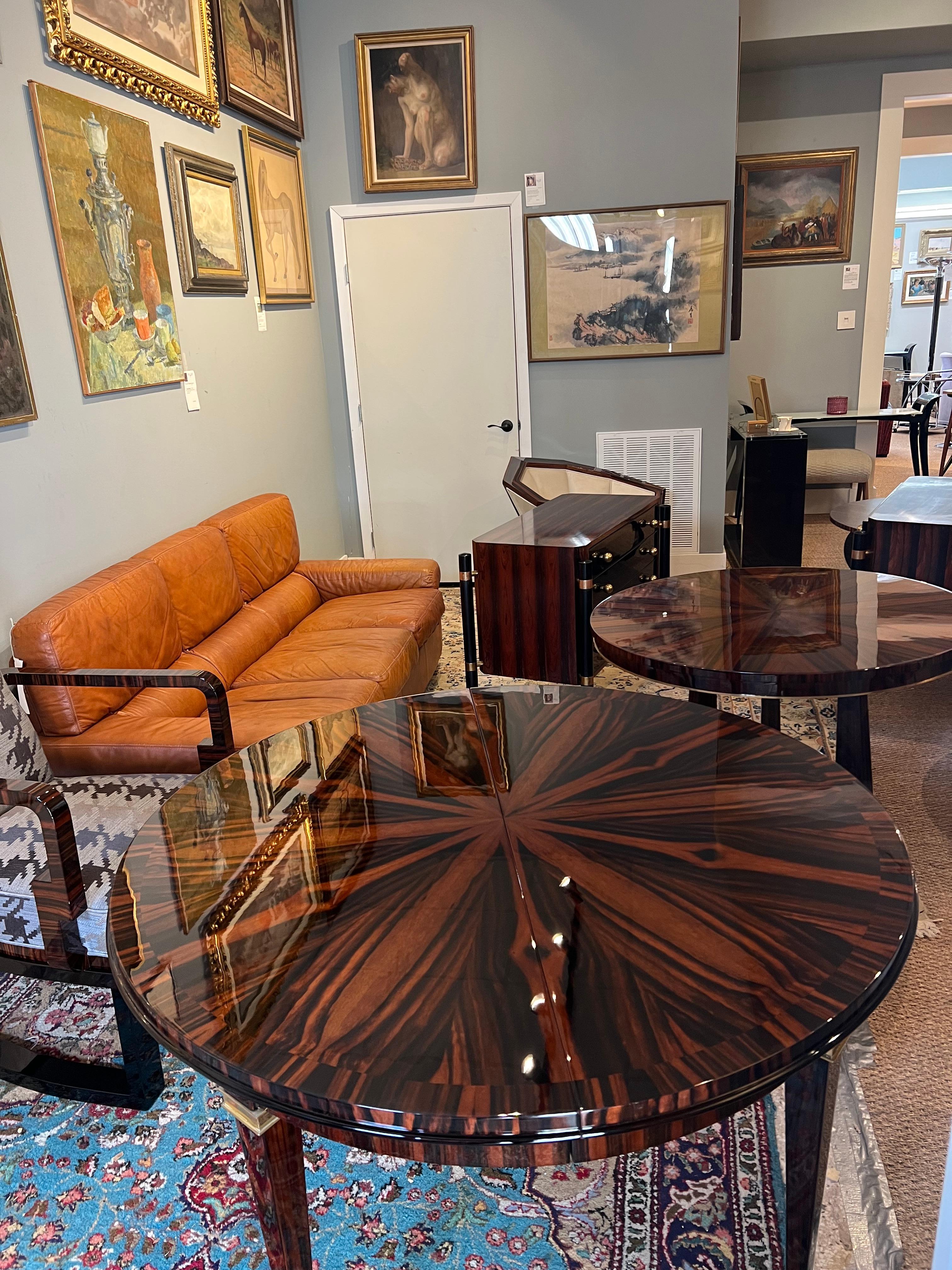 Pequeña Mesa de Comedor Art Decó Francesa de Macassar Francés en venta