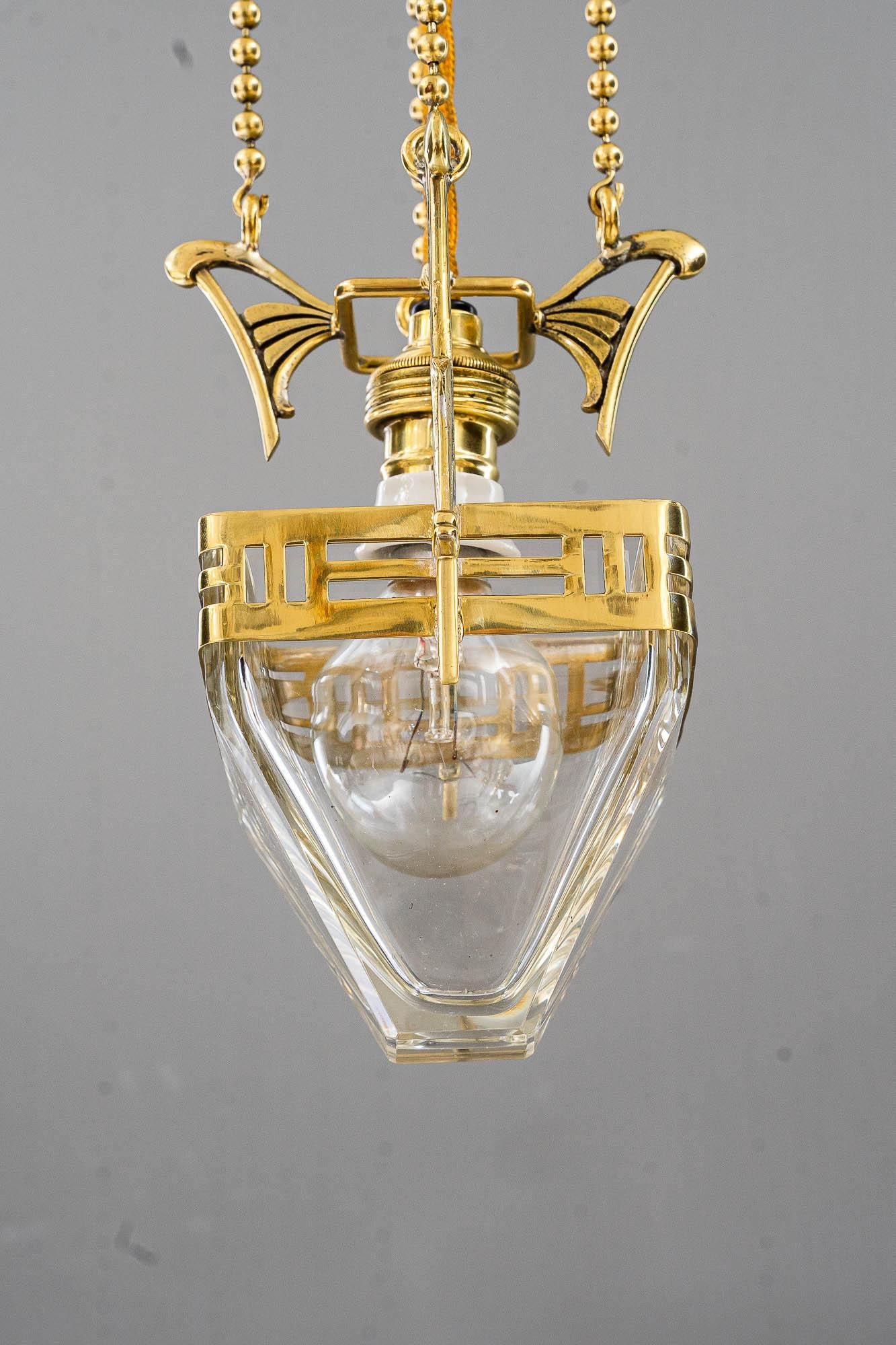 Hängeleuchte im Art déco-Stil mit Vienna aus klarem geschliffenem Glas, um 1920 (Messing) im Angebot