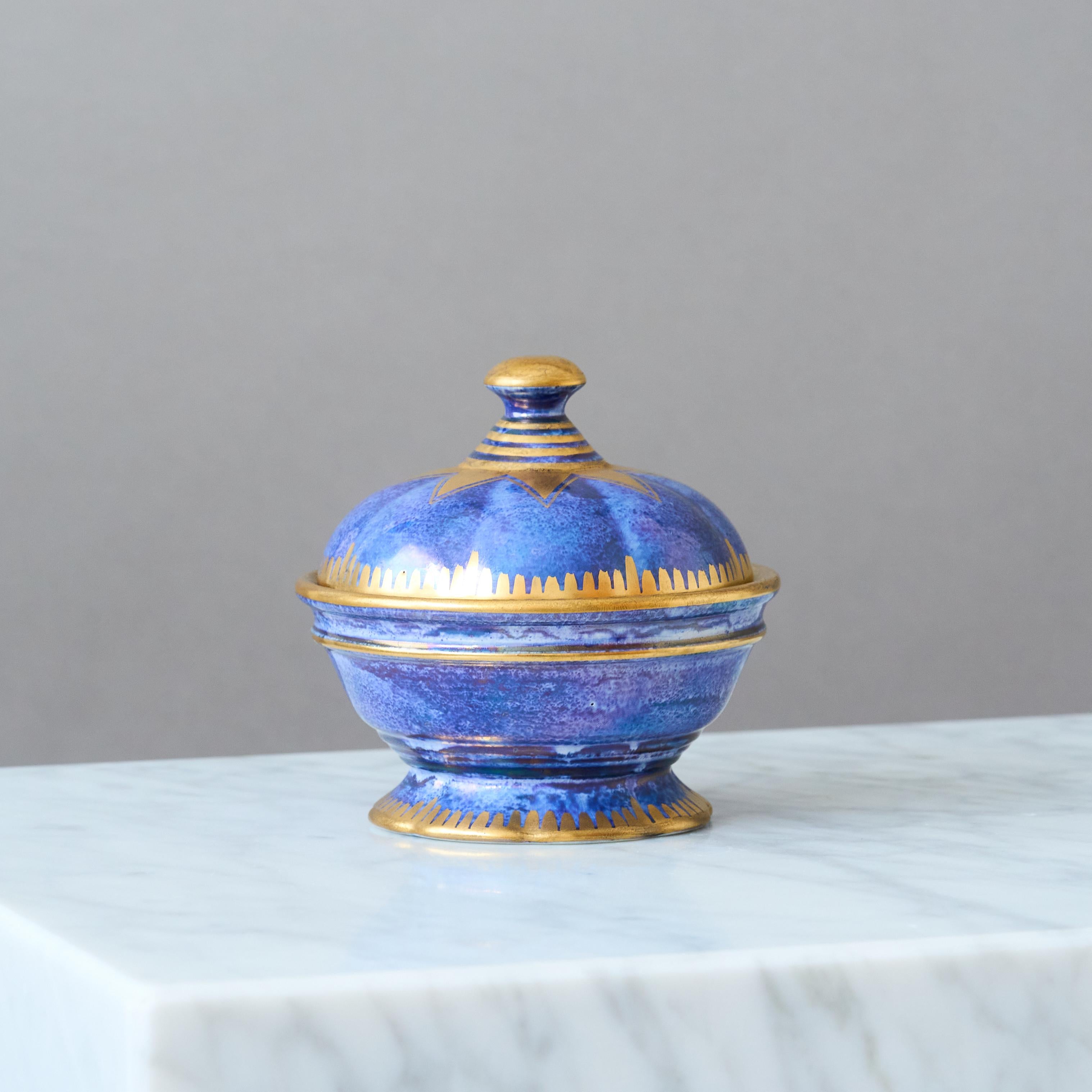 Small Art Deco Lustre Lidded Bowl by Josef Ekberg for Gustavsberg, Sweden, 1930. In Good Condition For Sale In Malmö, SE