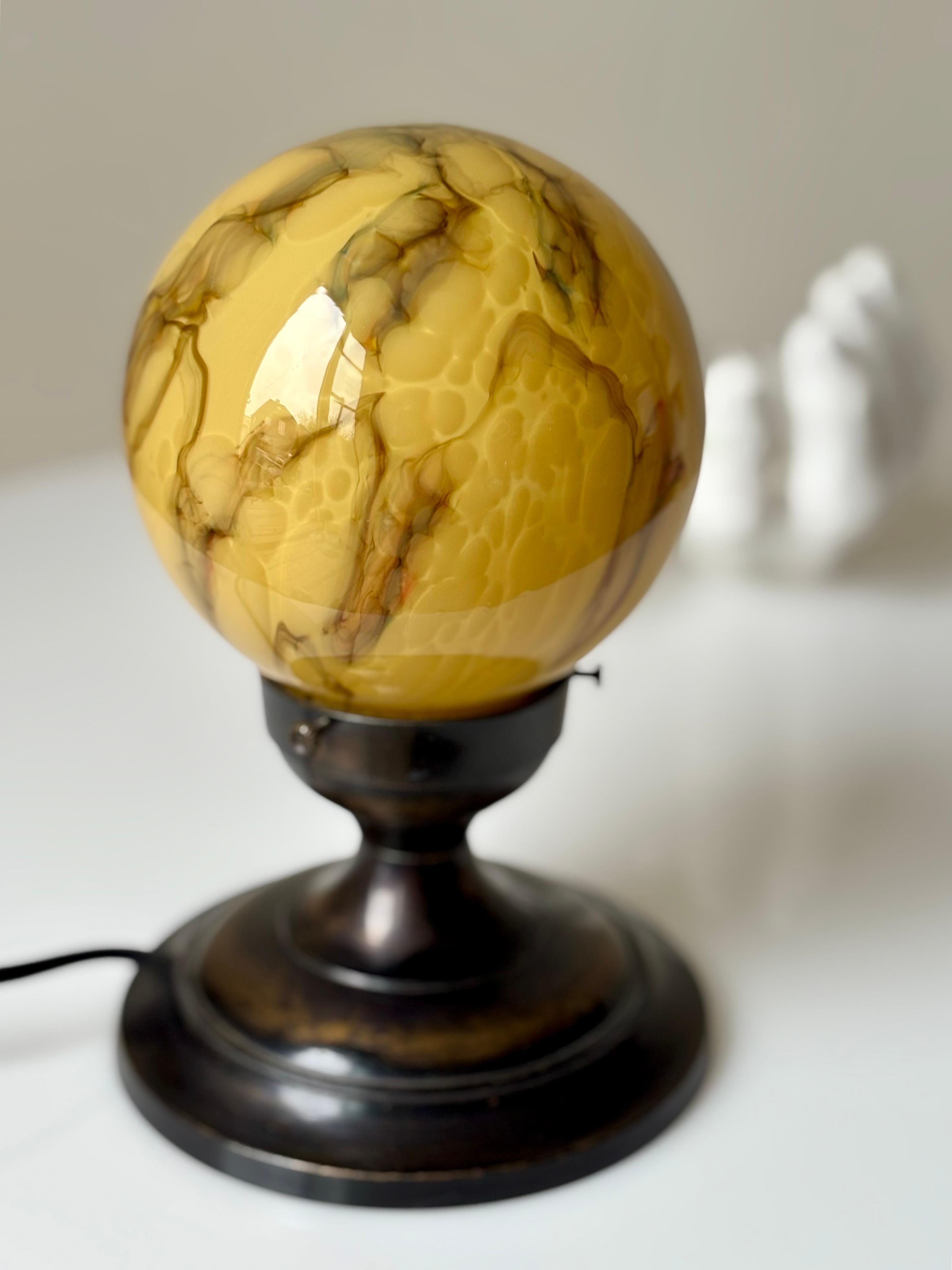 Antique Art Deco Marbled Globe Table Lamp, 1930s In Good Condition For Sale In Copenhagen, DK
