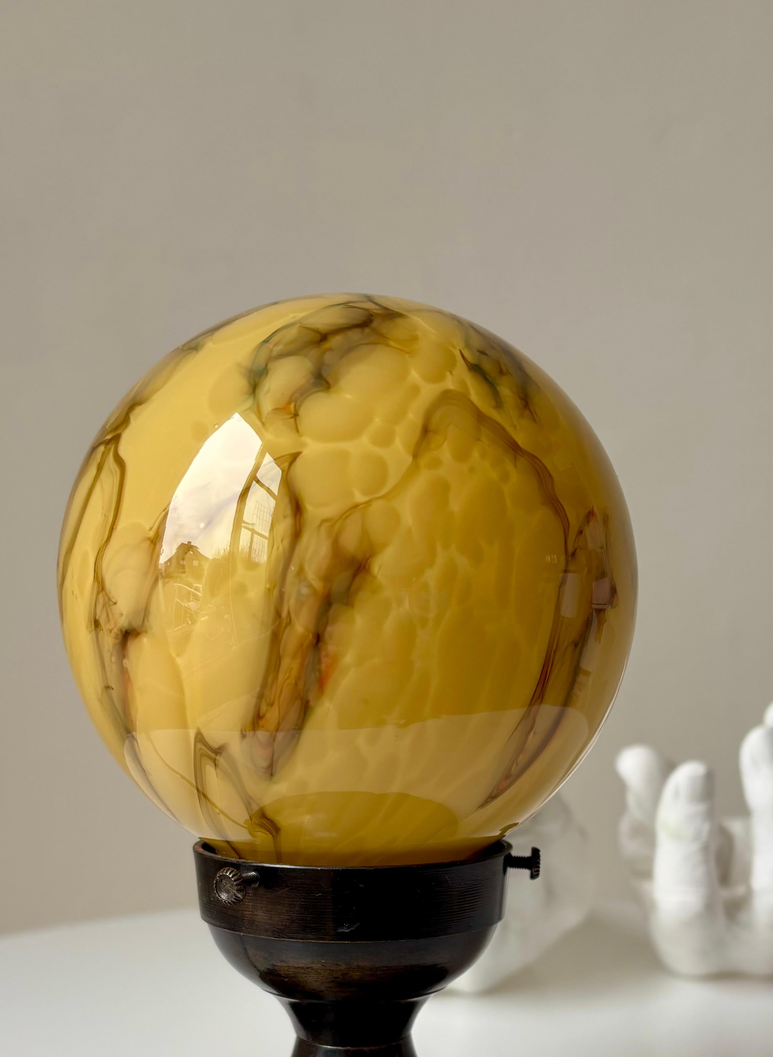 Antique Art Deco Marbled Globe Table Lamp, 1930s For Sale 1