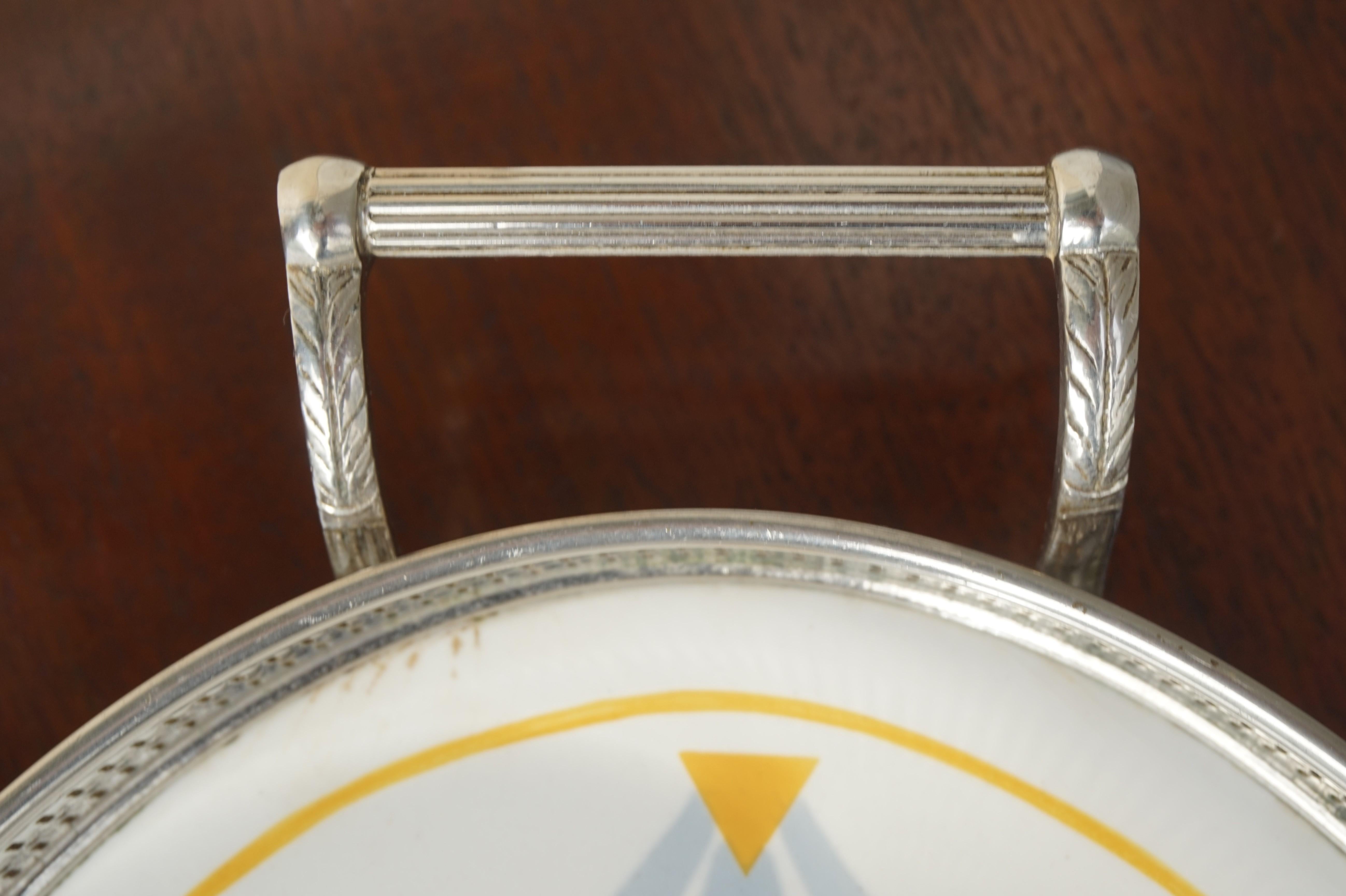 Petit plateau de service ovale Art Déco en porcelaine avec un élégant motif jaune et gris 4