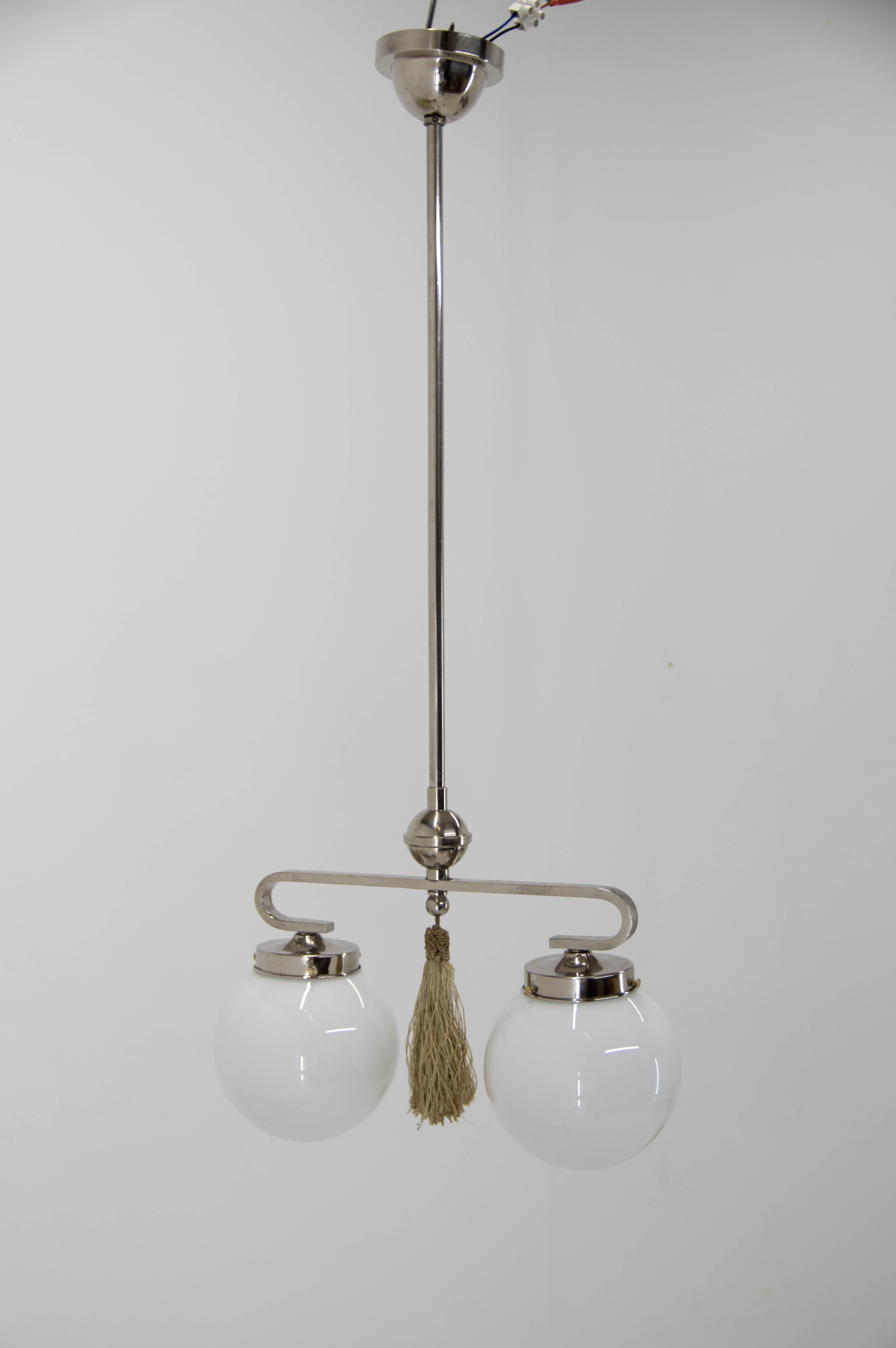 New opaline glass shades
Chrome with minor age patina - polished
Rewired: 2x40W, E25-E27 bulb
US wiring compatible.