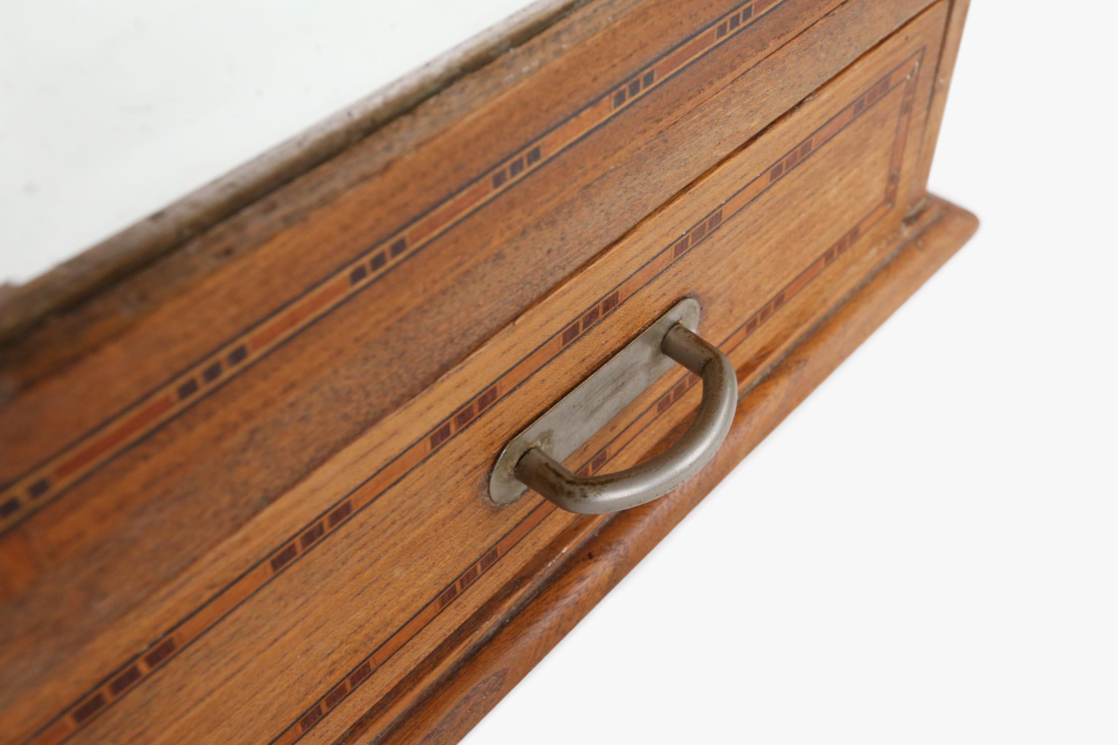 Petit meuble de rasage Art Deco en Oak avec miroir, France années 1930 en vente 2